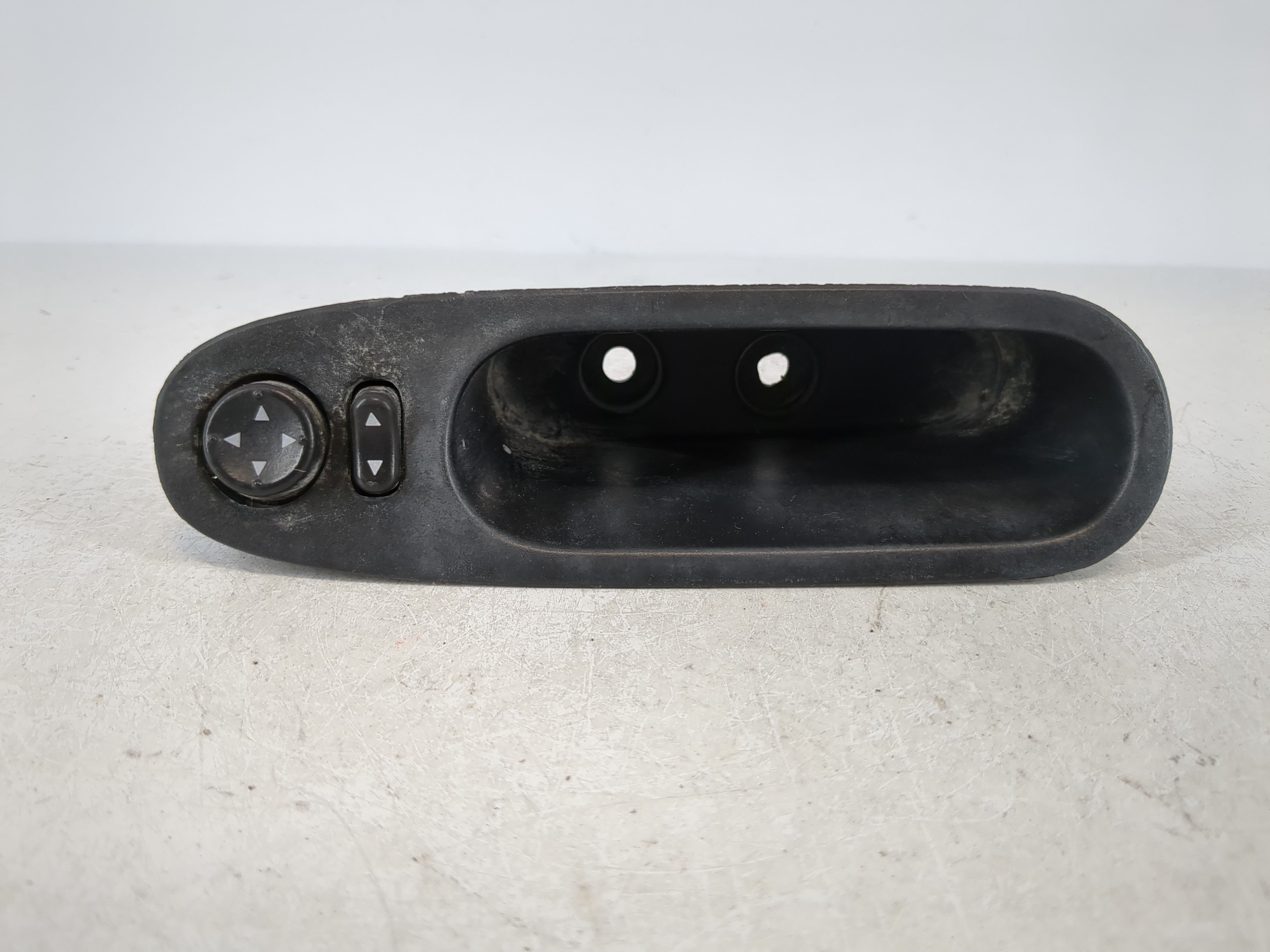 2006-2008 Chevrolet Hhr Driver Left Door Master Power Window Switch 1092616 - Oemusedautoparts1.com