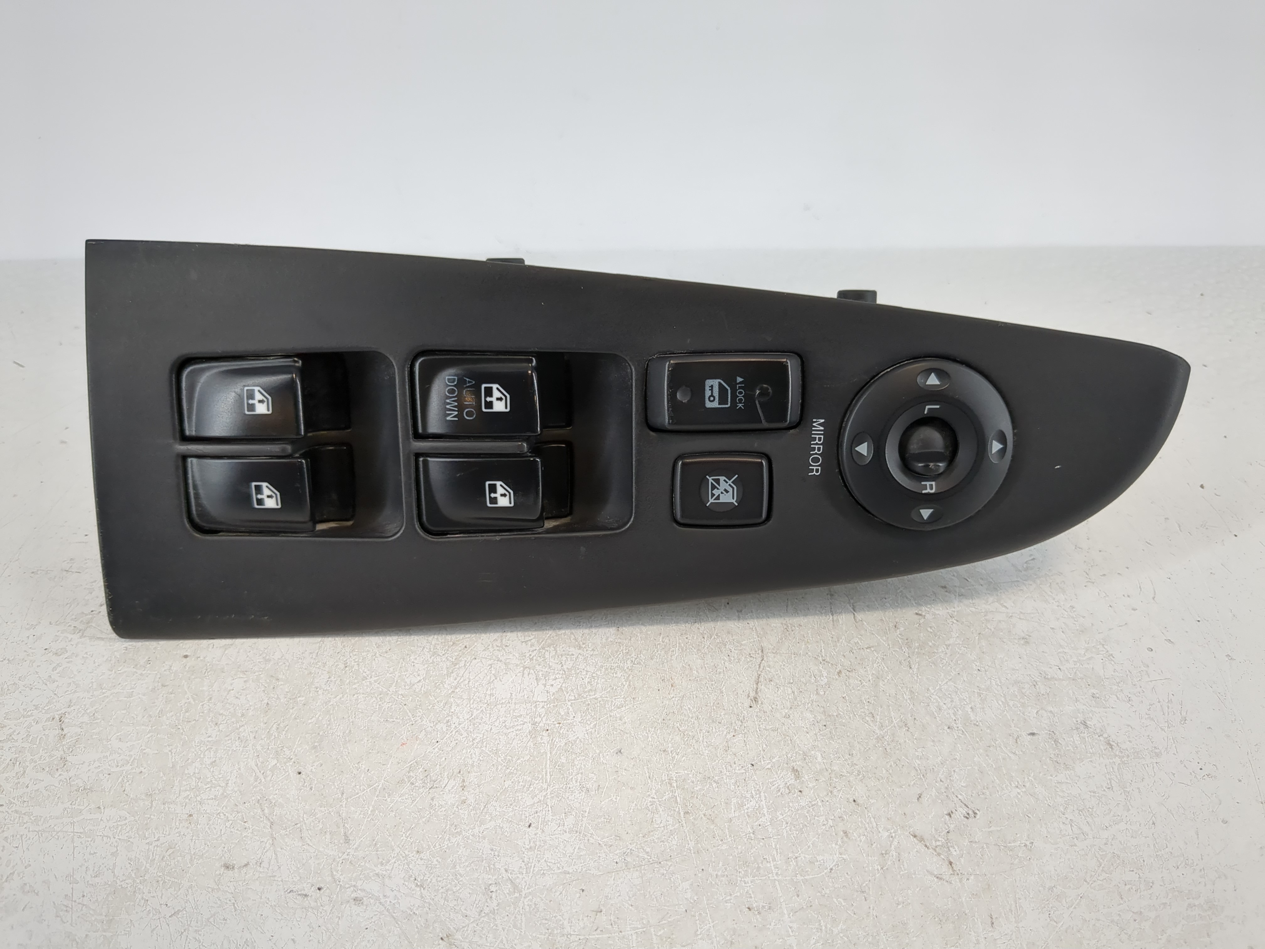 2007-2010 Hyundai Elantra Driver Left Door Master Power Window Switch 1092618 - Oemusedautoparts1.com