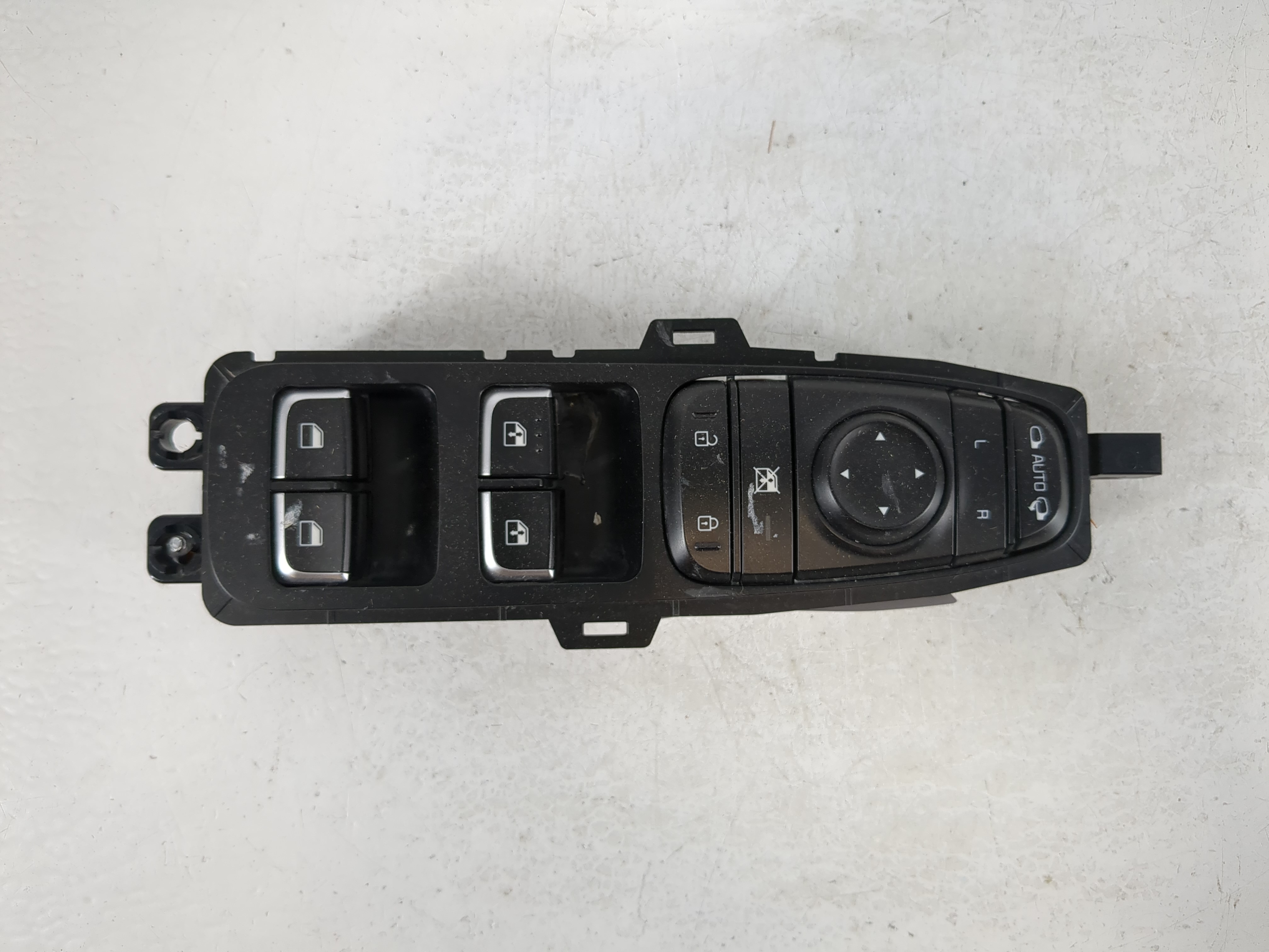2022 Kia Stinger Driver Left Door Master Power Window Switch 93570j5012 1092619 - Oemusedautoparts1.com