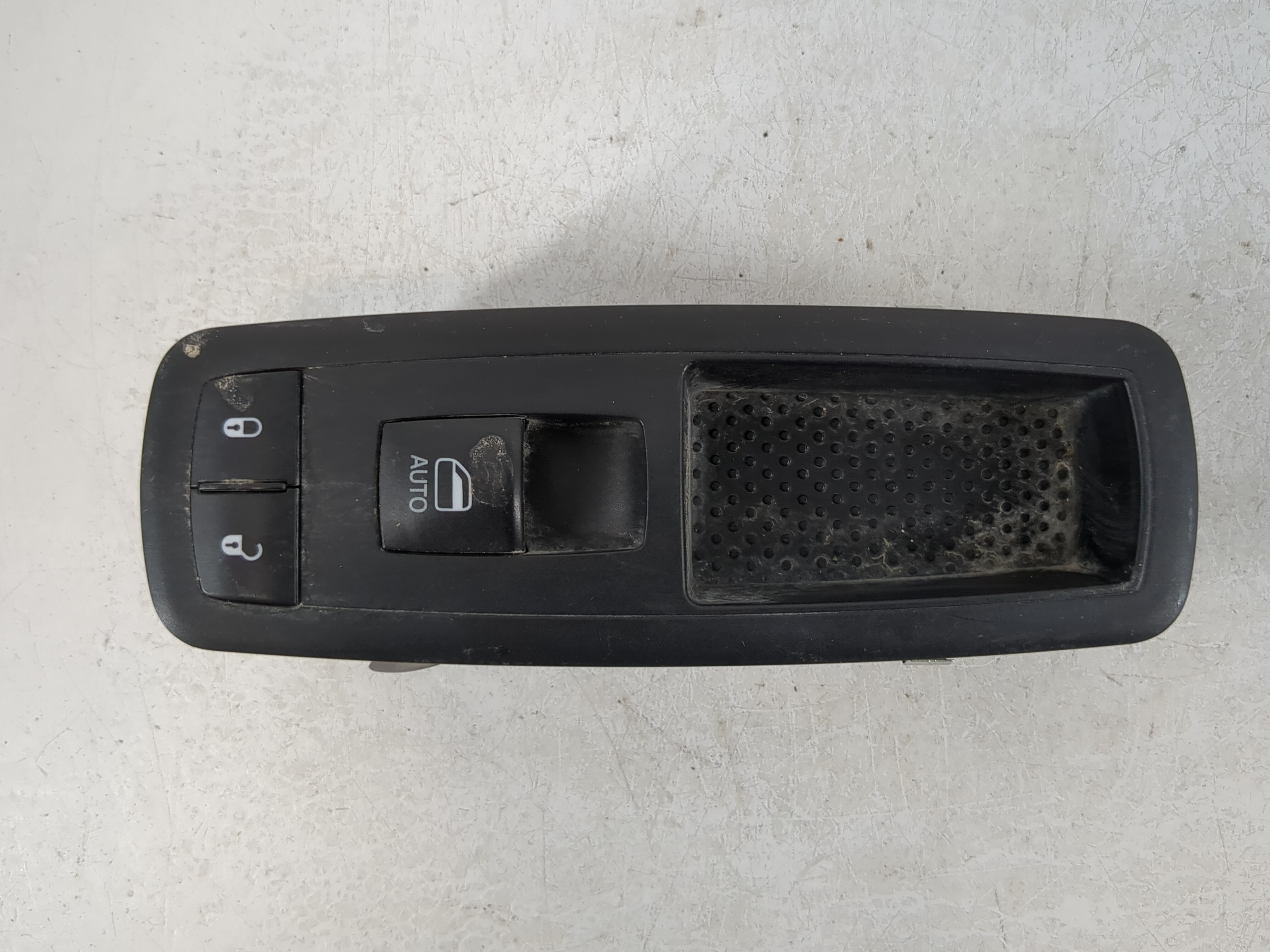 2015-2017 Chrysler 200 Driver Left Door Master Power Window Switch 1092649 - Oemusedautoparts1.com