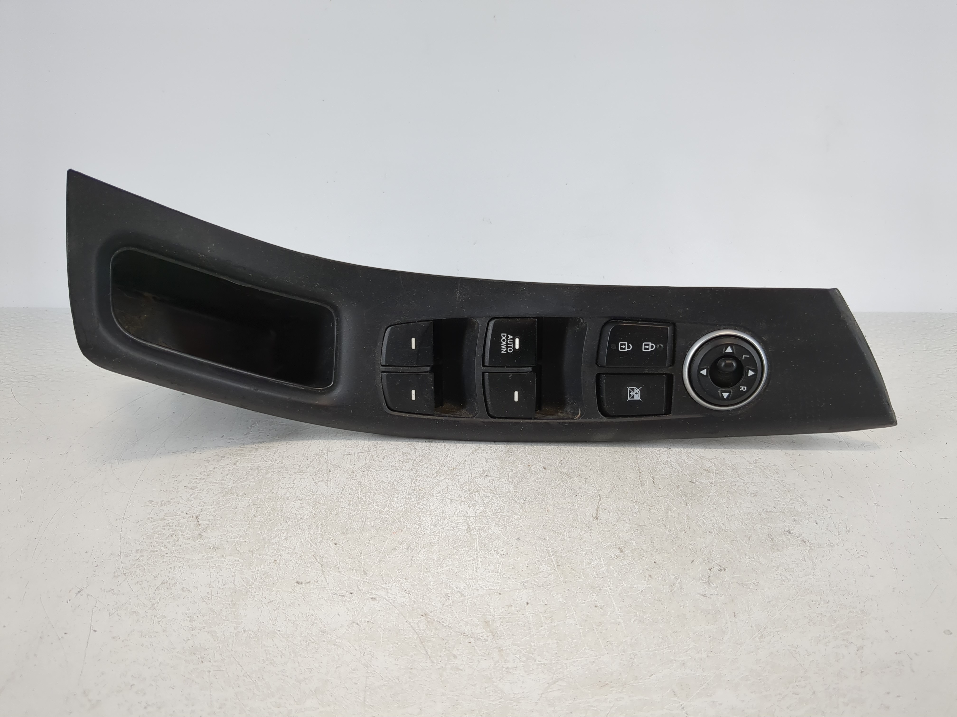 2014-2016 Hyundai Elantra Driver Left Door Master Power Window Switch 1092651 - Oemusedautoparts1.com
