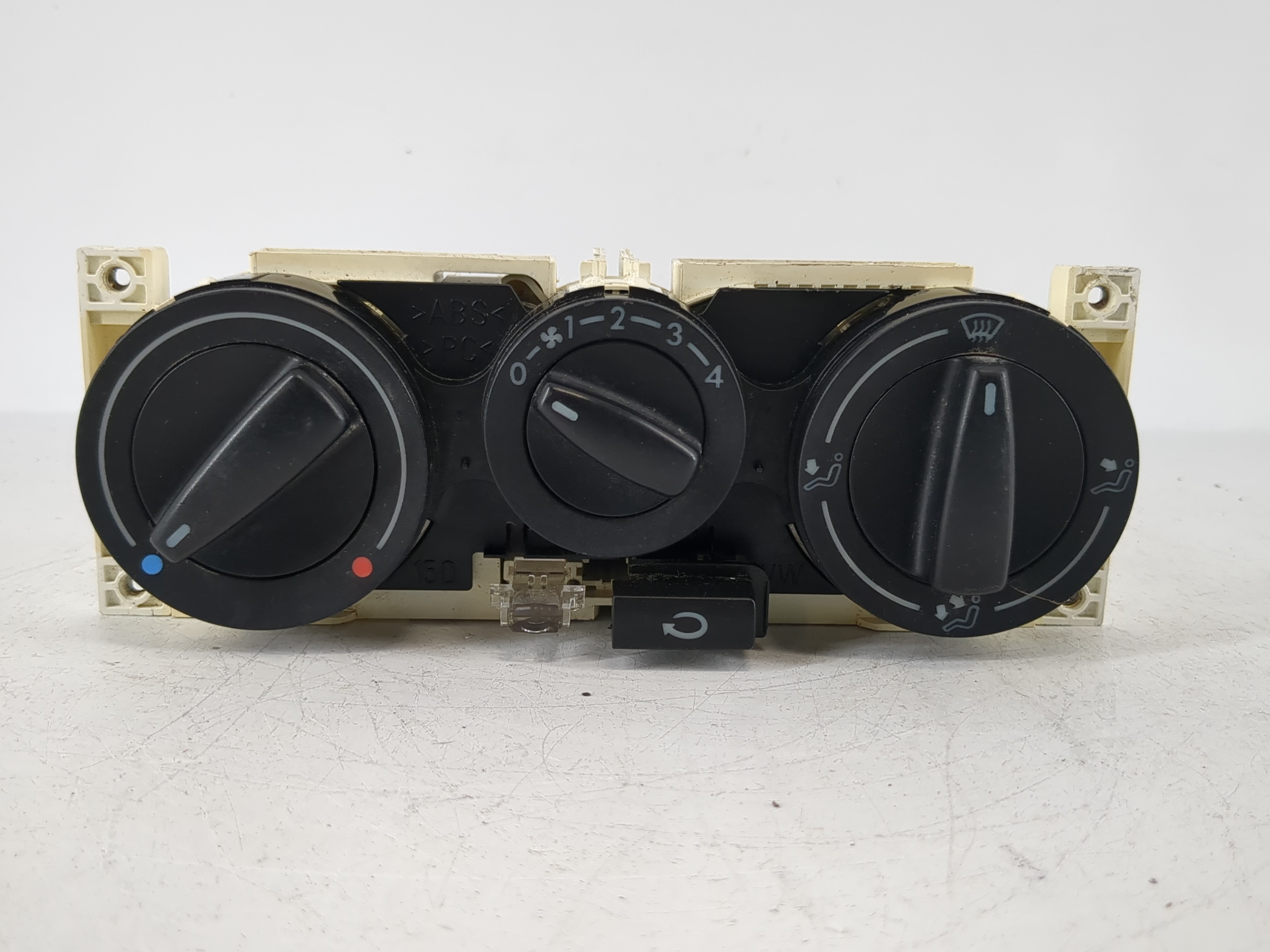 1998-2005 Volkswagen Passat Ac Heater Climate Control 1j0 820 045 F 1092664 - Oemusedautoparts1.com