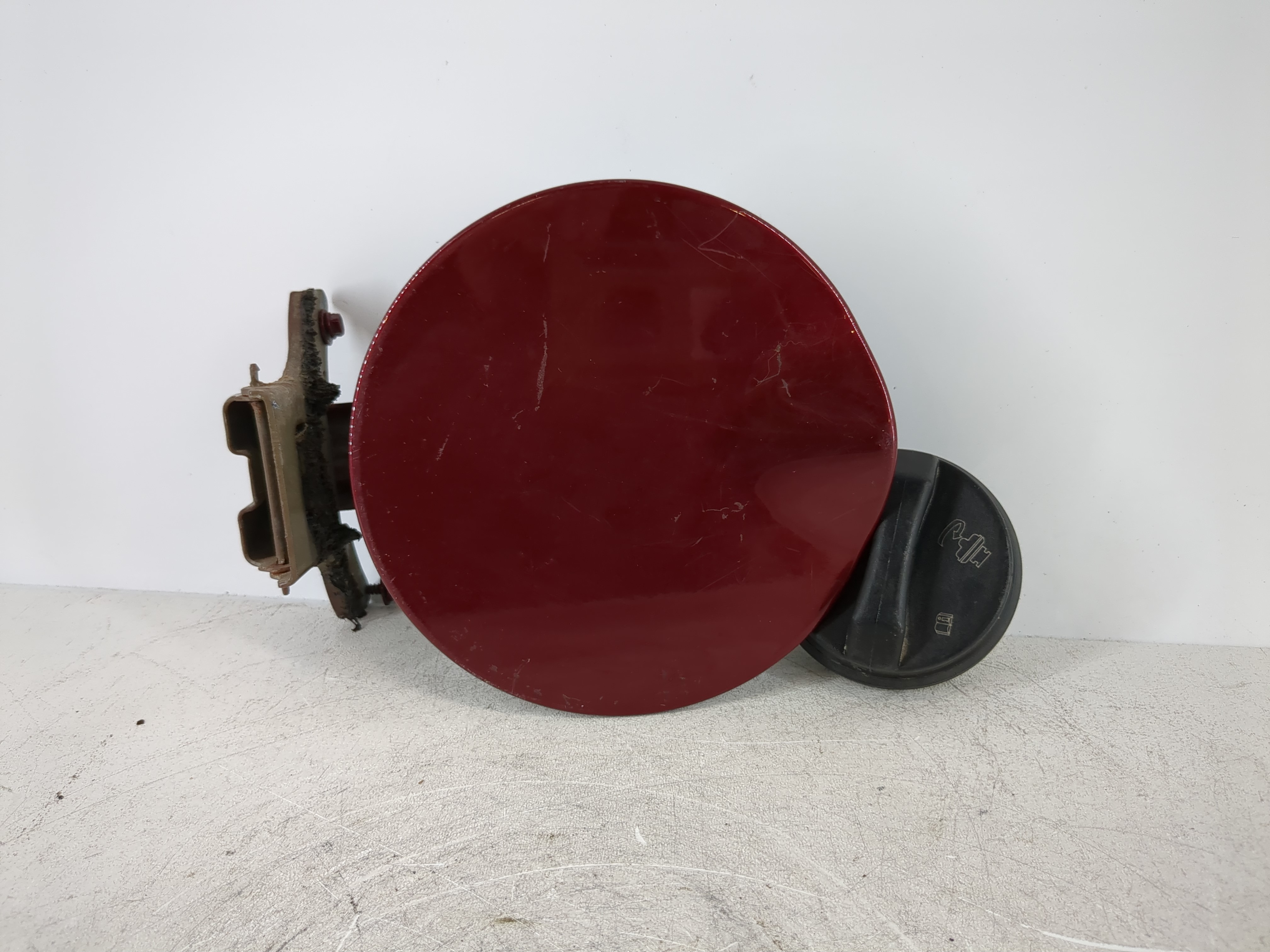 2008 Gmc Envoy (short W.b.) Envoy Fuel Tank Door Lid Gas Tank 1092670 - Oemusedautoparts1.com