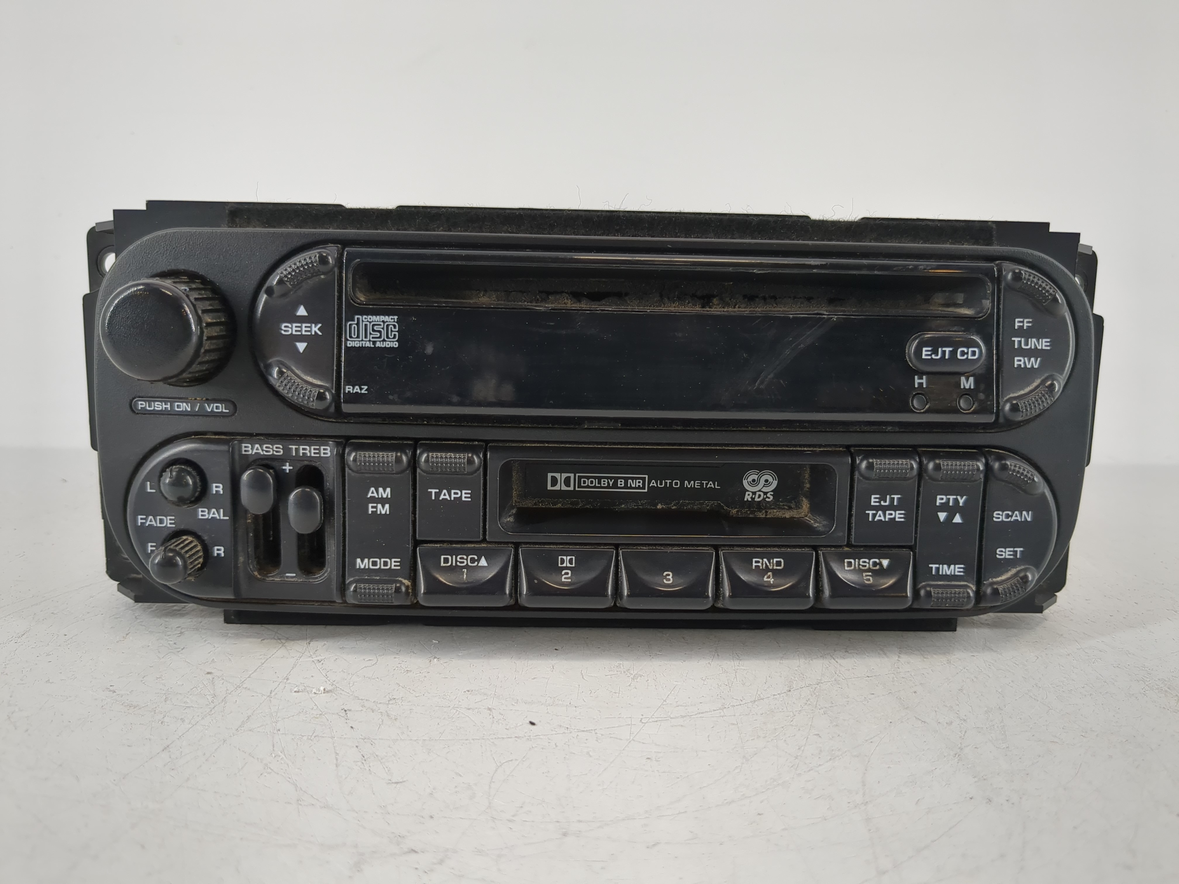 2004-2004 Dodge Caravan Am Fm Cd Player Radio Receiver 1092685 - Oemusedautoparts1.com
