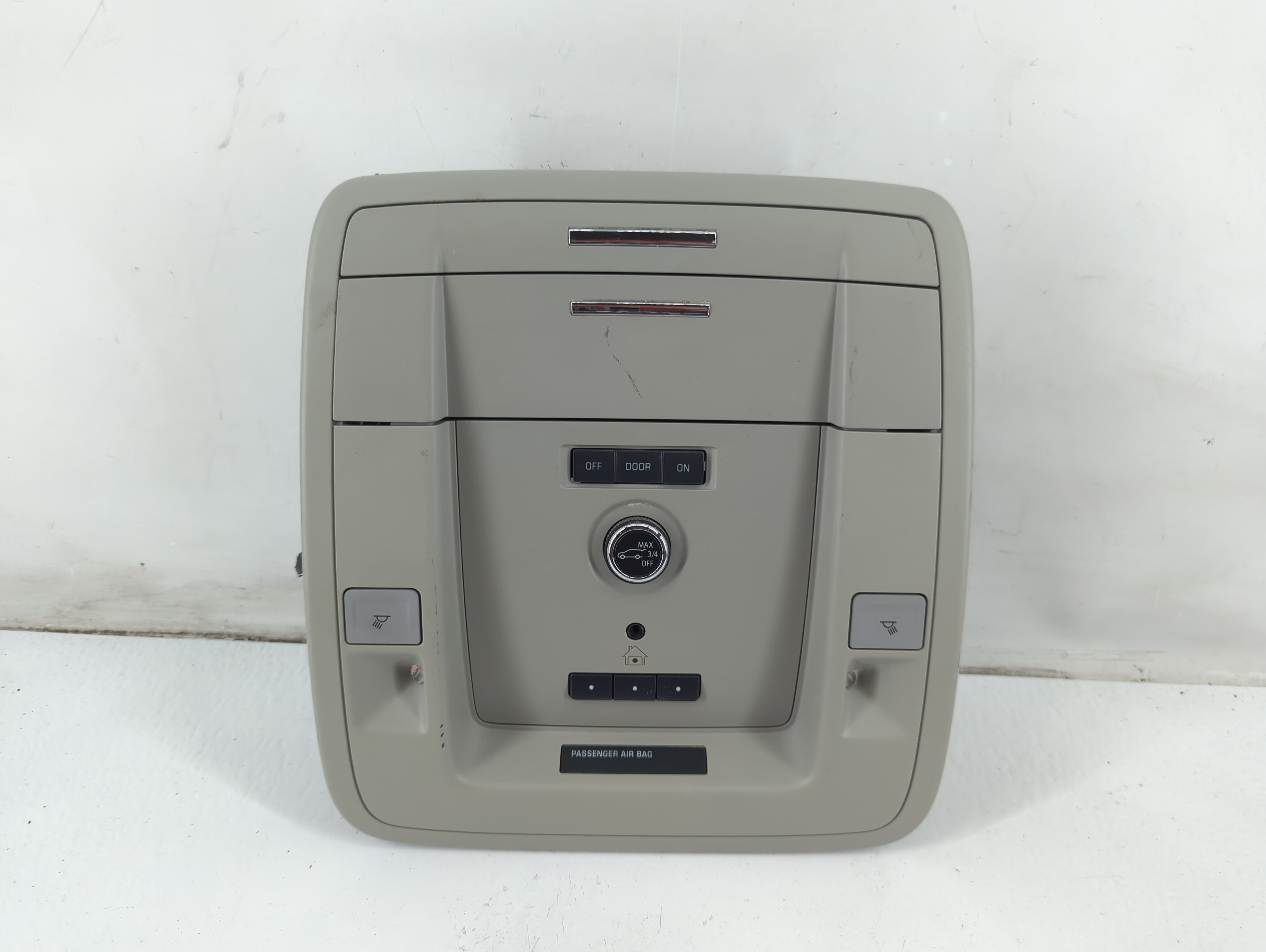 2019 Chevrolet Suburban Overhead Roof Console 1092711 - Oemusedautoparts1.com