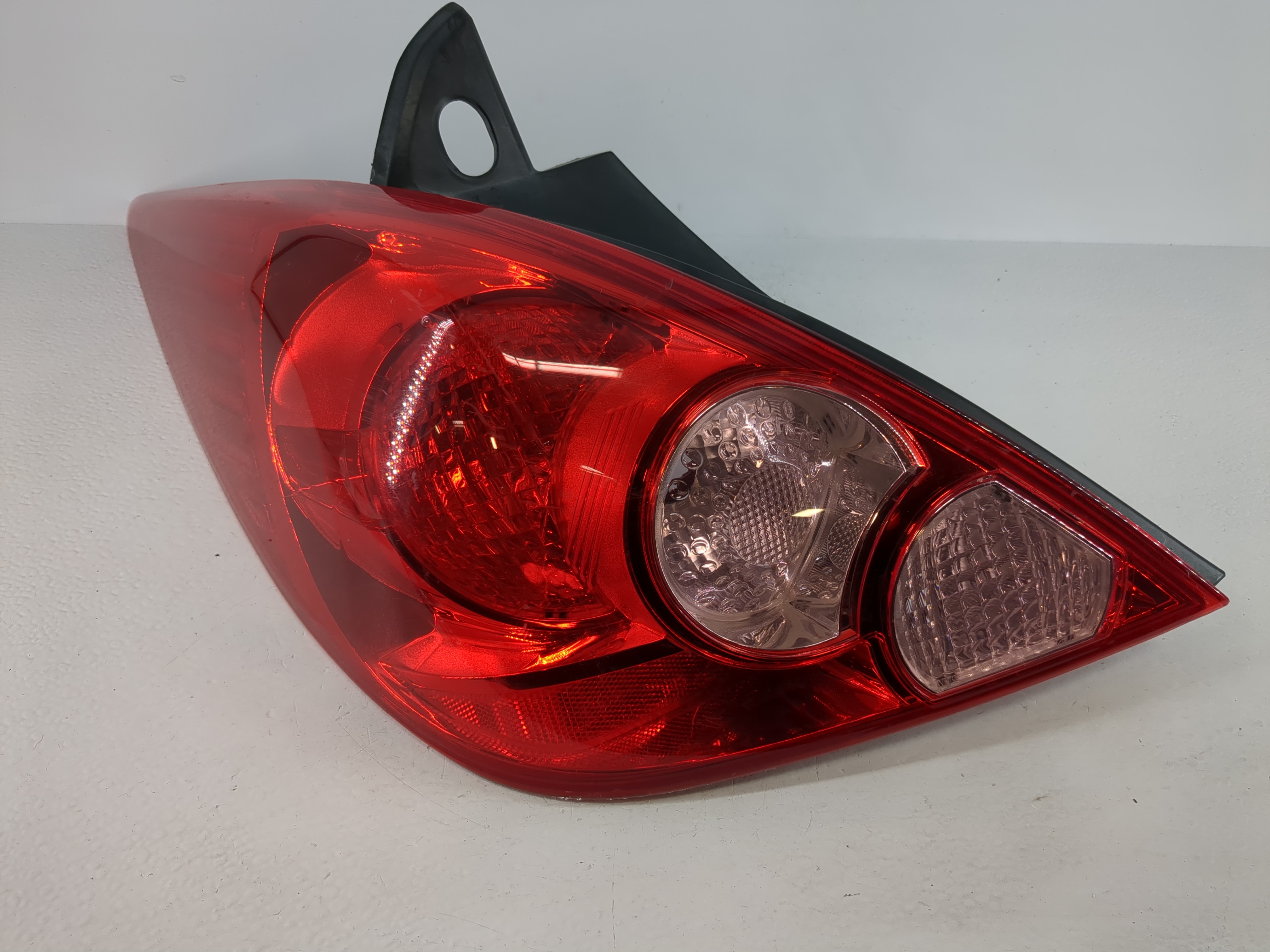 2007-2011 Nissan Versa Driver Left Side Tail Light Taillight Oem 1092721 - Oemusedautoparts1.com