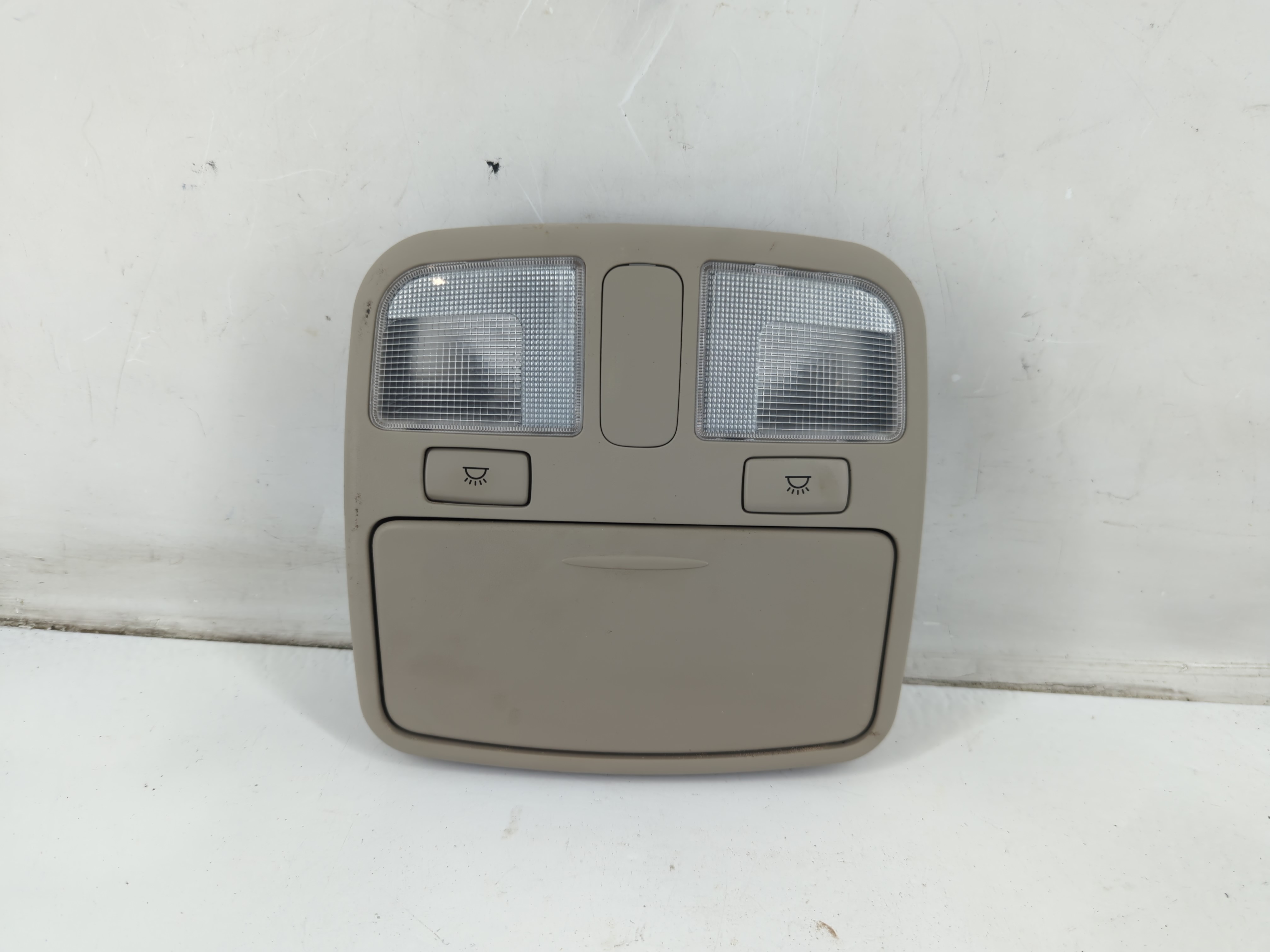 2007 Hyundai Sonata Overhead Roof Console 1092729 - Oemusedautoparts1.com