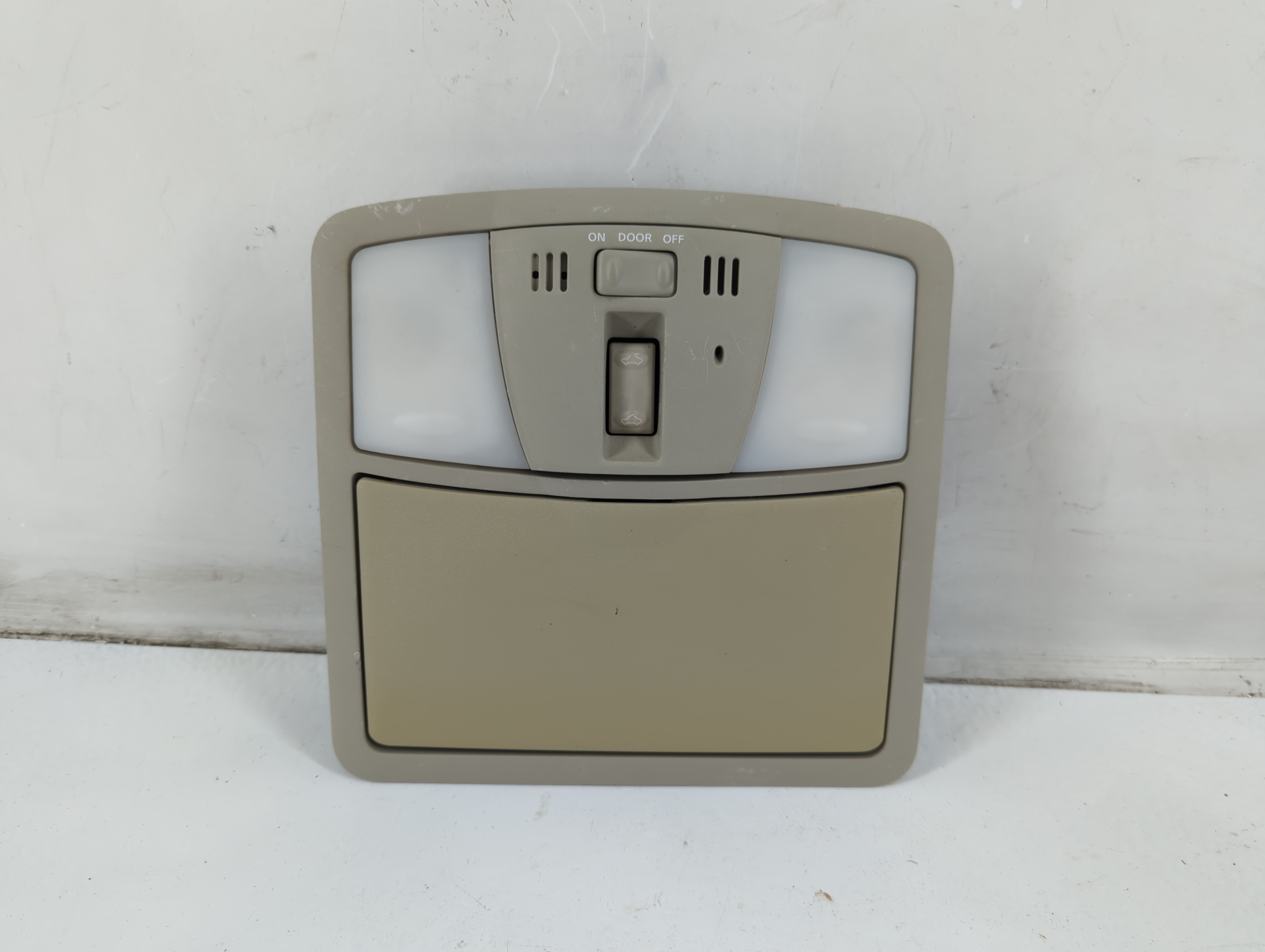 2014 Nissan Maxima Overhead Roof Console 1092730 - Oemusedautoparts1.com
