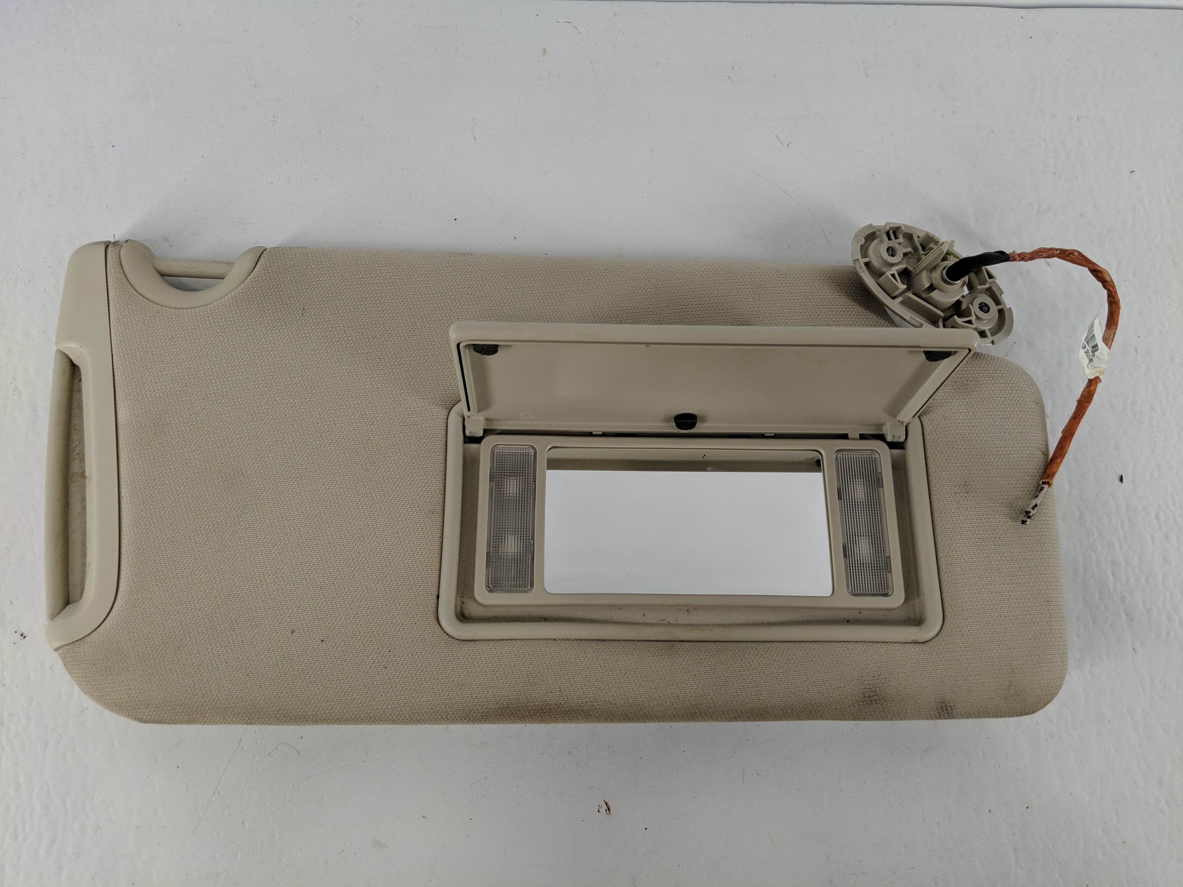 2015-2022 Chrysler 300 Passenger Sun Visor Mirror Right Sunvisor Grey 1092782 - Oemusedautoparts1.com