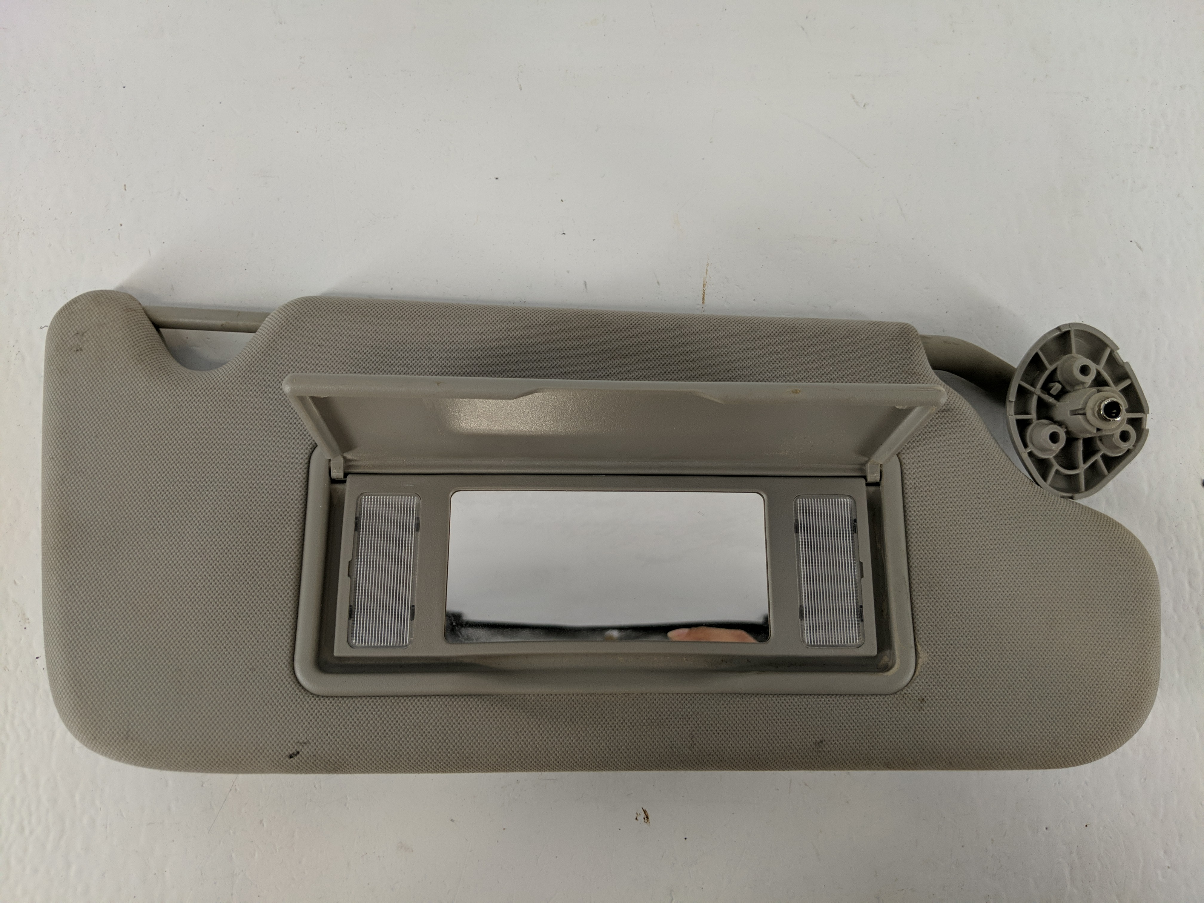 2006-2016 Chevrolet Impala Passenger Sun Visor Mirror Right Sunvisor 1092784 - Oemusedautoparts1.com