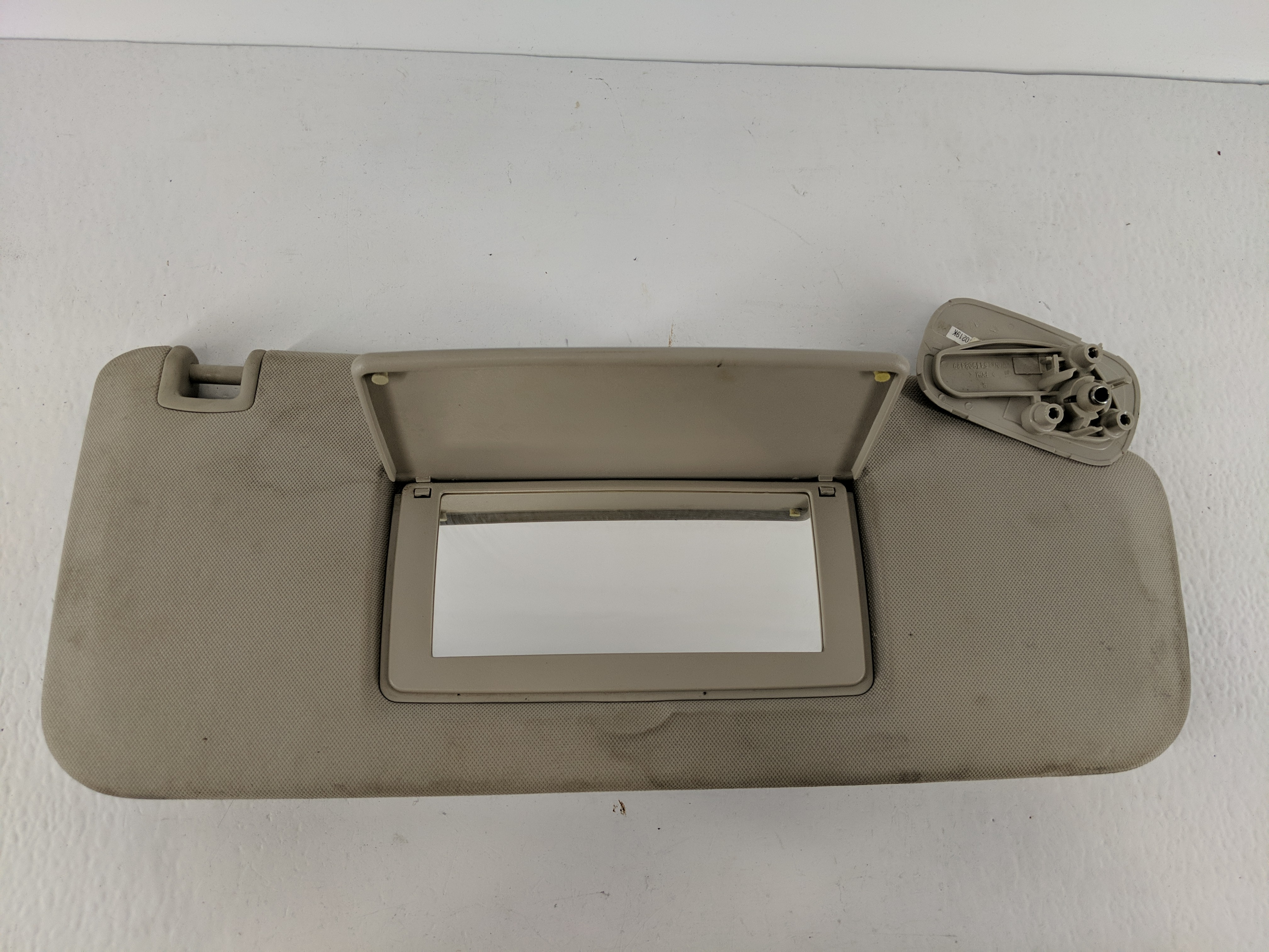 2007 Chevrolet Silverado 1500 Passenger Sun Visor Mirror Right Sunvisor 1092791 - Oemusedautoparts1.com