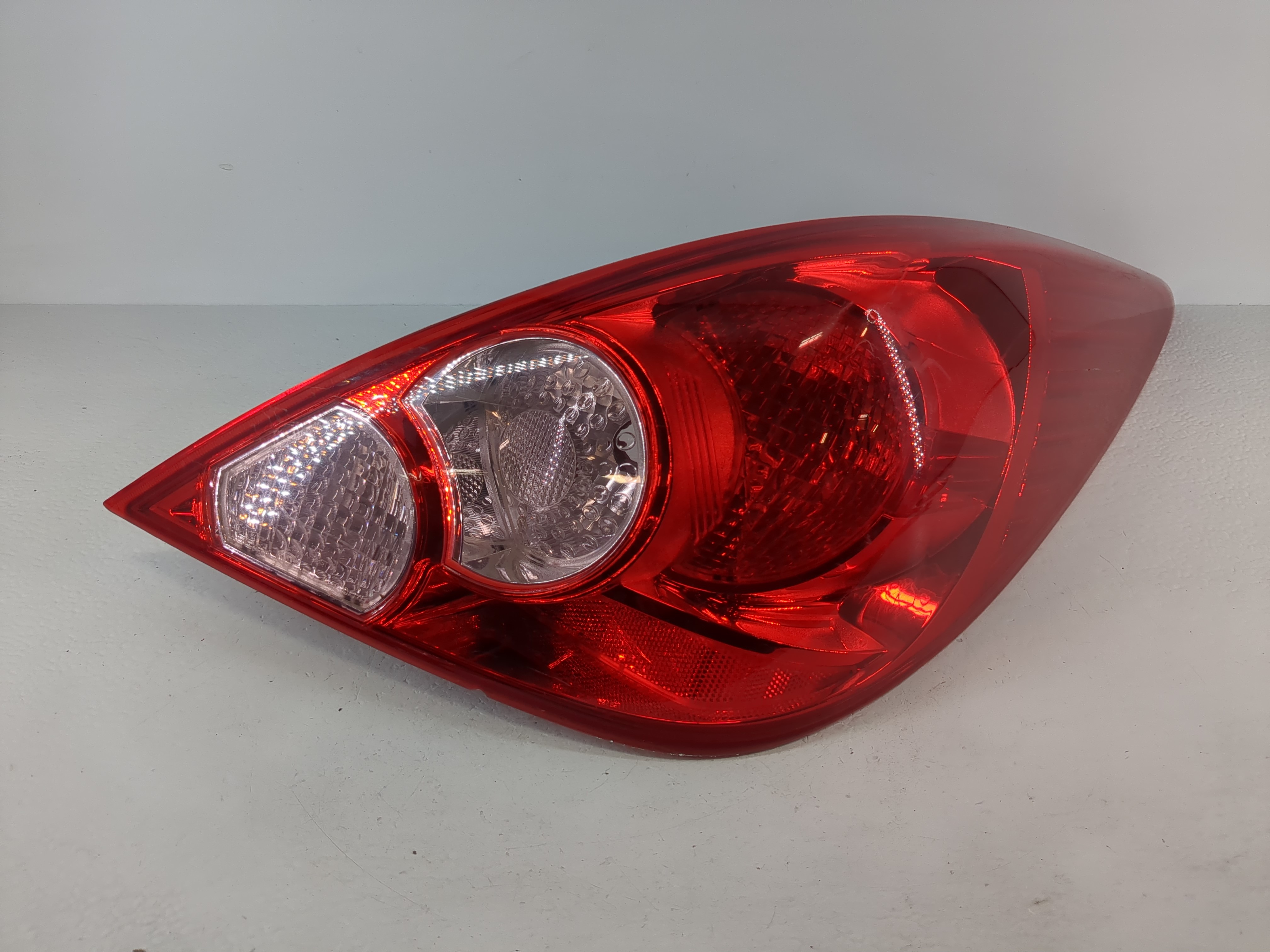 2007-2011 Nissan Versa Passenger Right Side Tail Light Taillight Oem 1092805 - Oemusedautoparts1.com