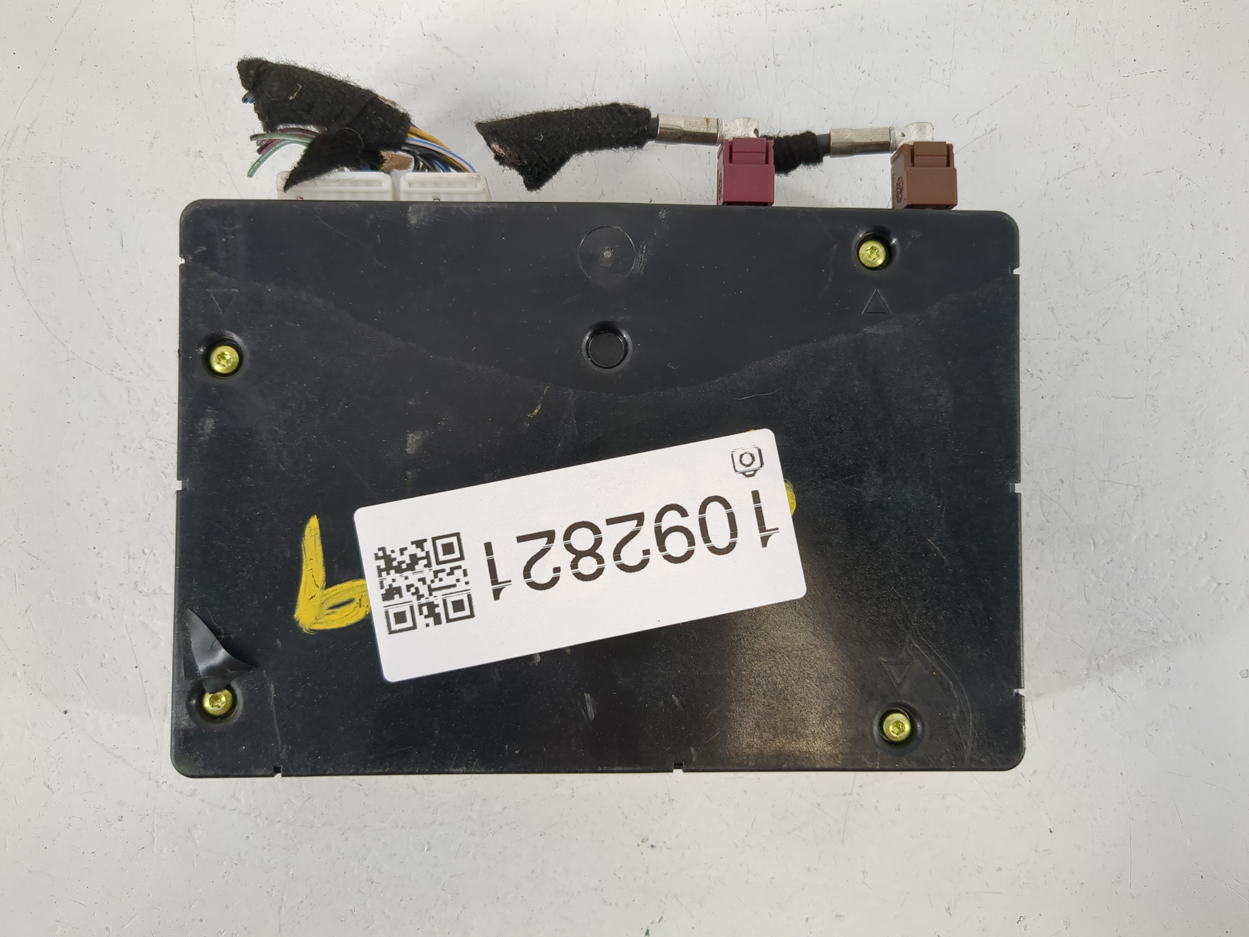 2016-2017 Chevrolet Tahoe Telematics Control Module 23261702 1092821 - Oemusedautoparts1.com