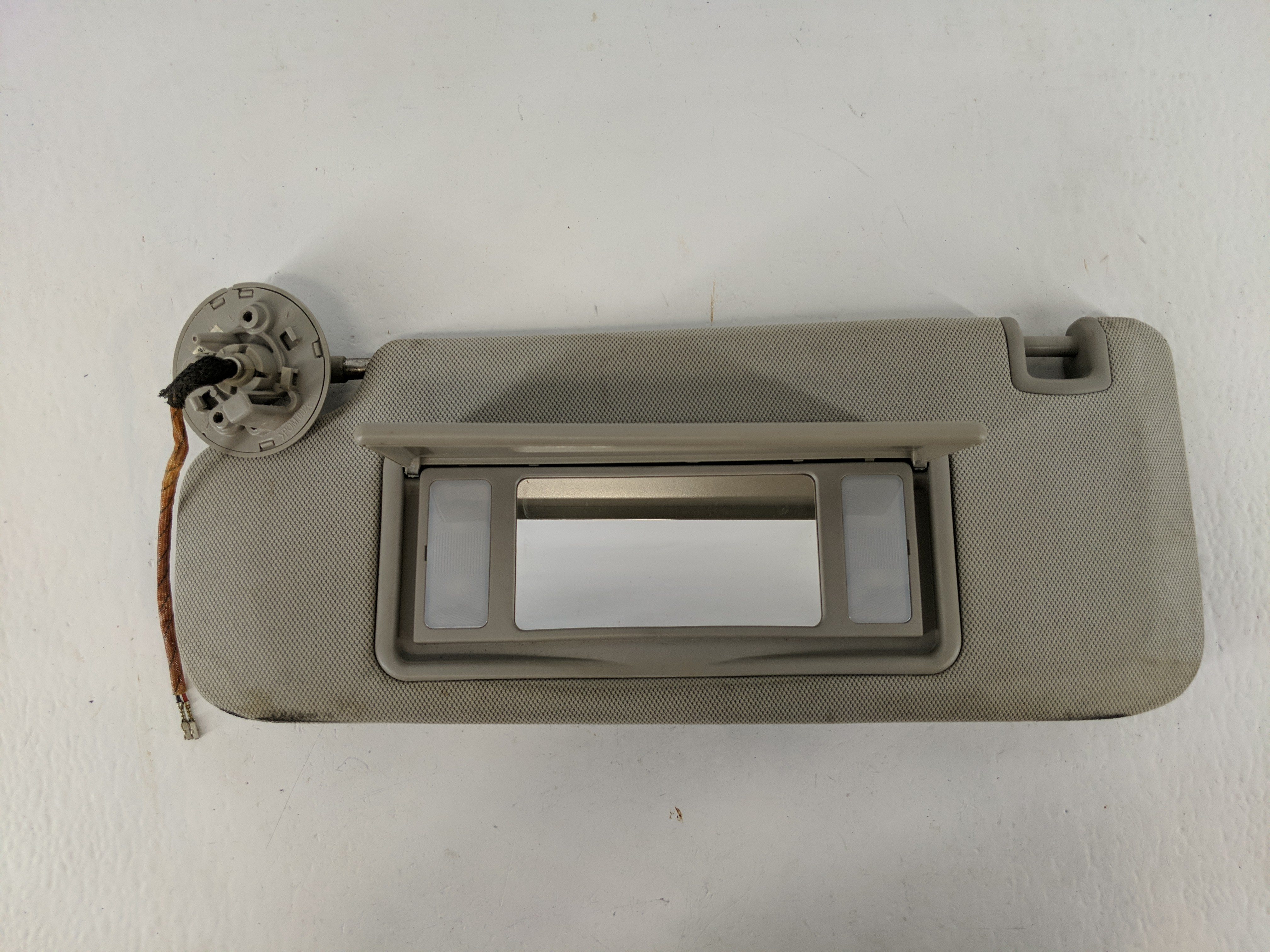 2013-2016 Chevrolet Malibu Driver Sun Visor Mirror Left Sunvisor Grey 1092882 - Oemusedautoparts1.com