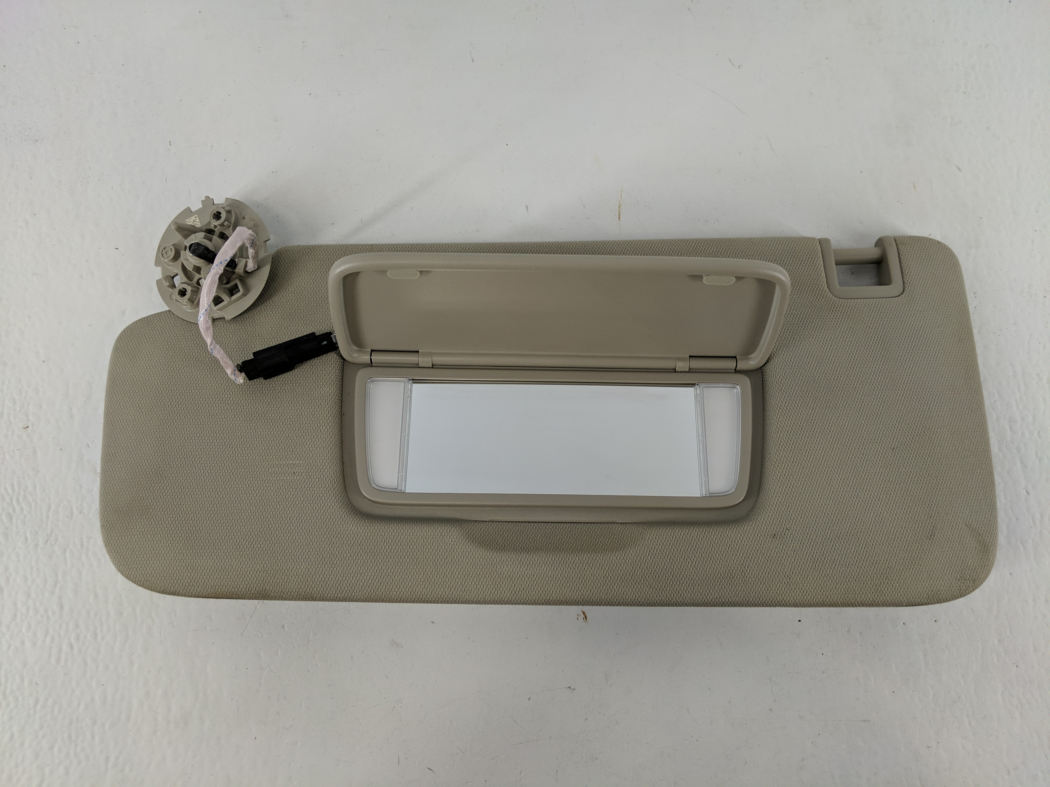 Buick Encore Driver Sun Visor Mirror Left Sunvisor Grey 1092887 - Oemusedautoparts1.com