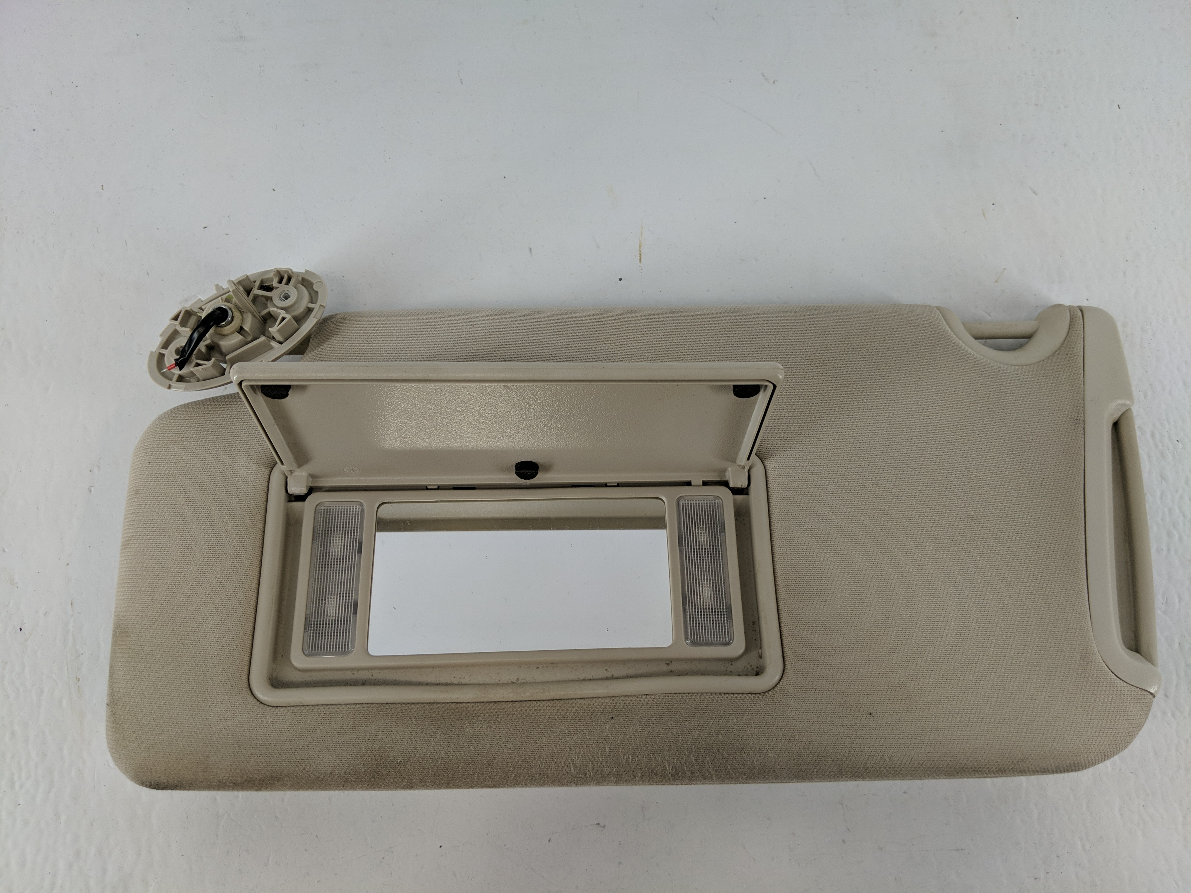 2015-2022 Chrysler 300 Driver Sun Visor Mirror Left Sunvisor Grey 1092896 - Oemusedautoparts1.com