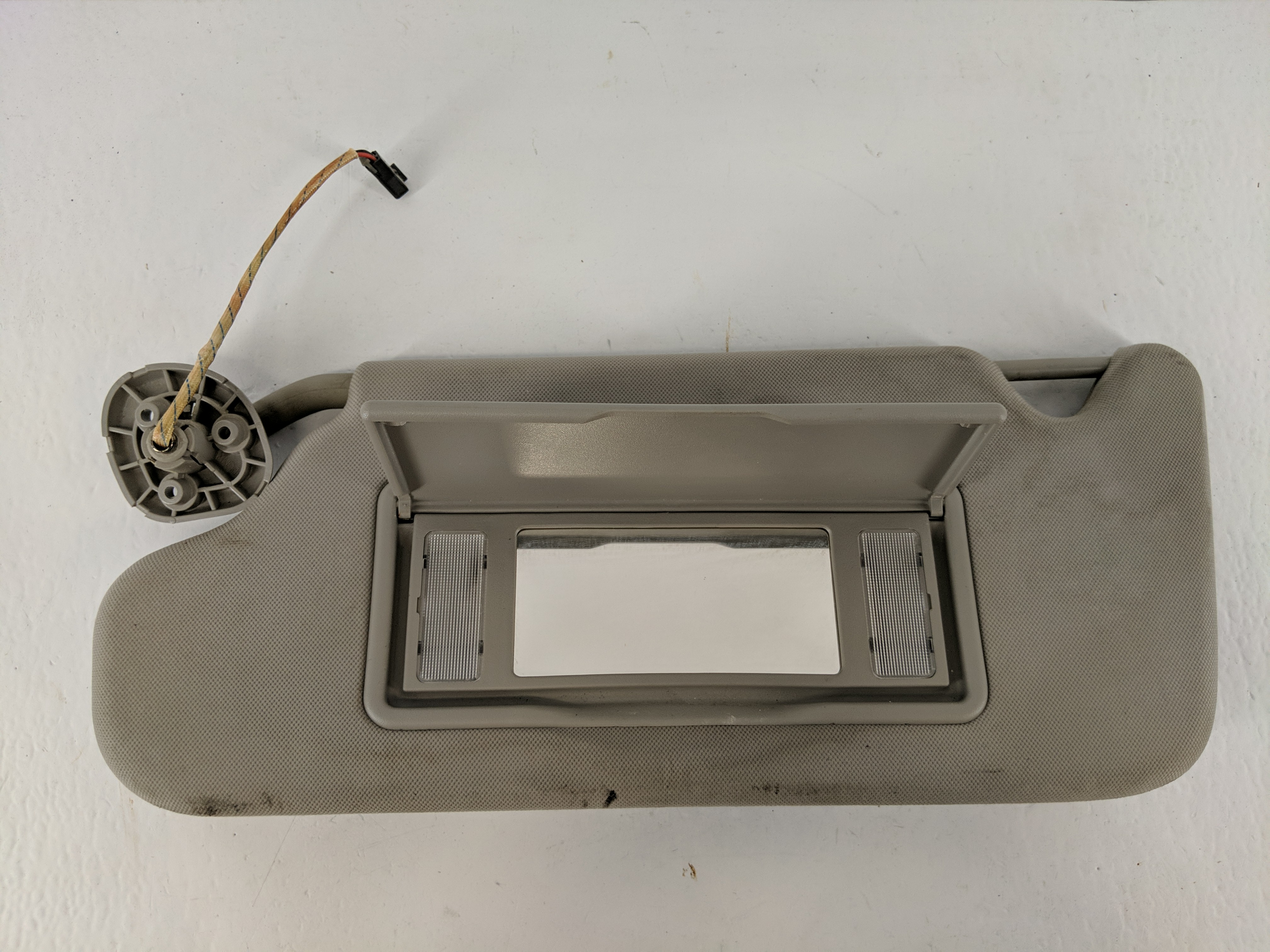 2006-2016 Chevrolet Impala Driver Sun Visor Mirror Left Sunvisor Grey 1092902 - Oemusedautoparts1.com