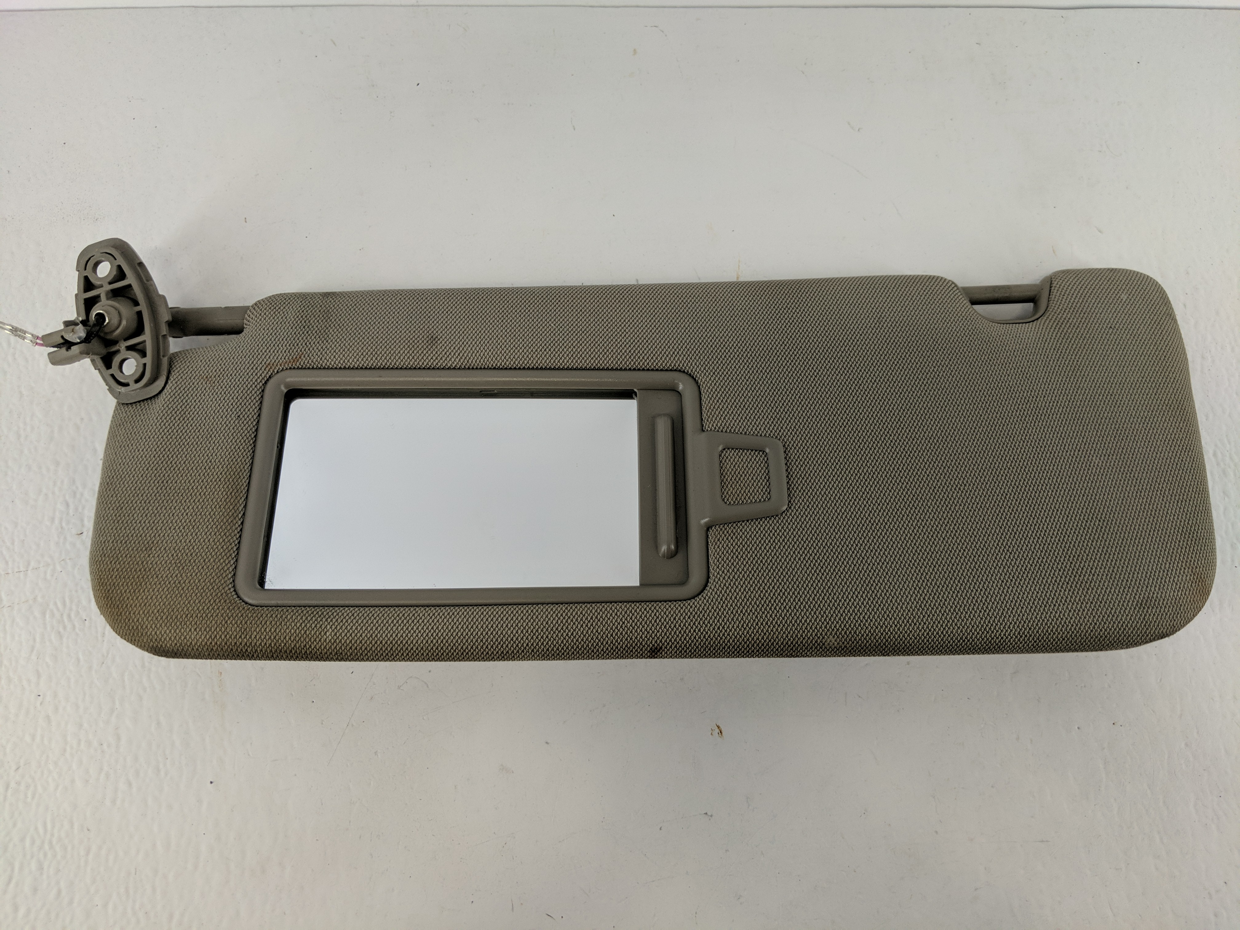 2015-2020 Kia Sedona Driver Sun Visor Mirror Left Sunvisor Dark Gray 1092912 - Oemusedautoparts1.com
