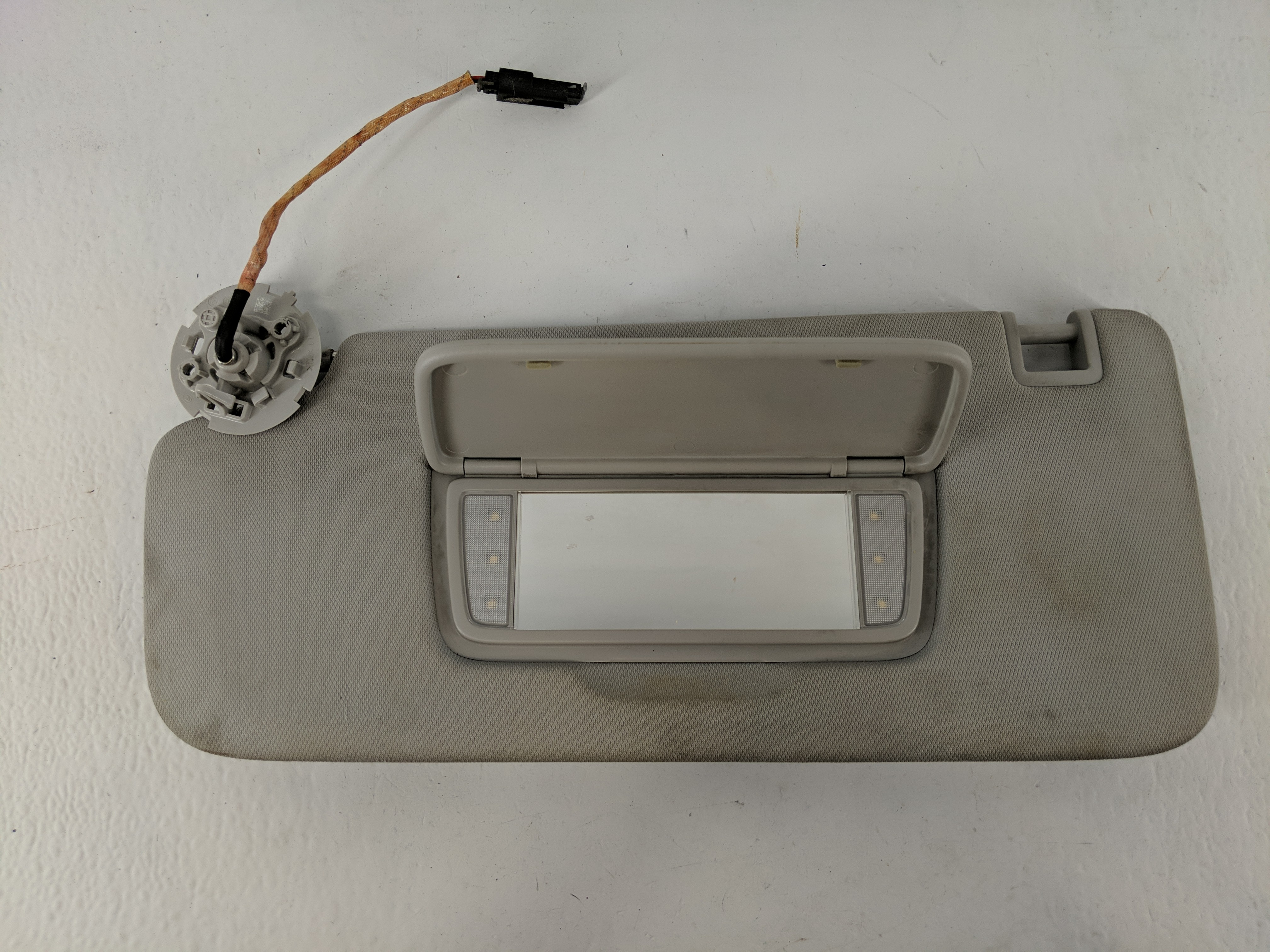 2018-2022 Chevrolet Traverse Driver Sun Visor Mirror Left Sunvisor Grey 1092913 - Oemusedautoparts1.com
