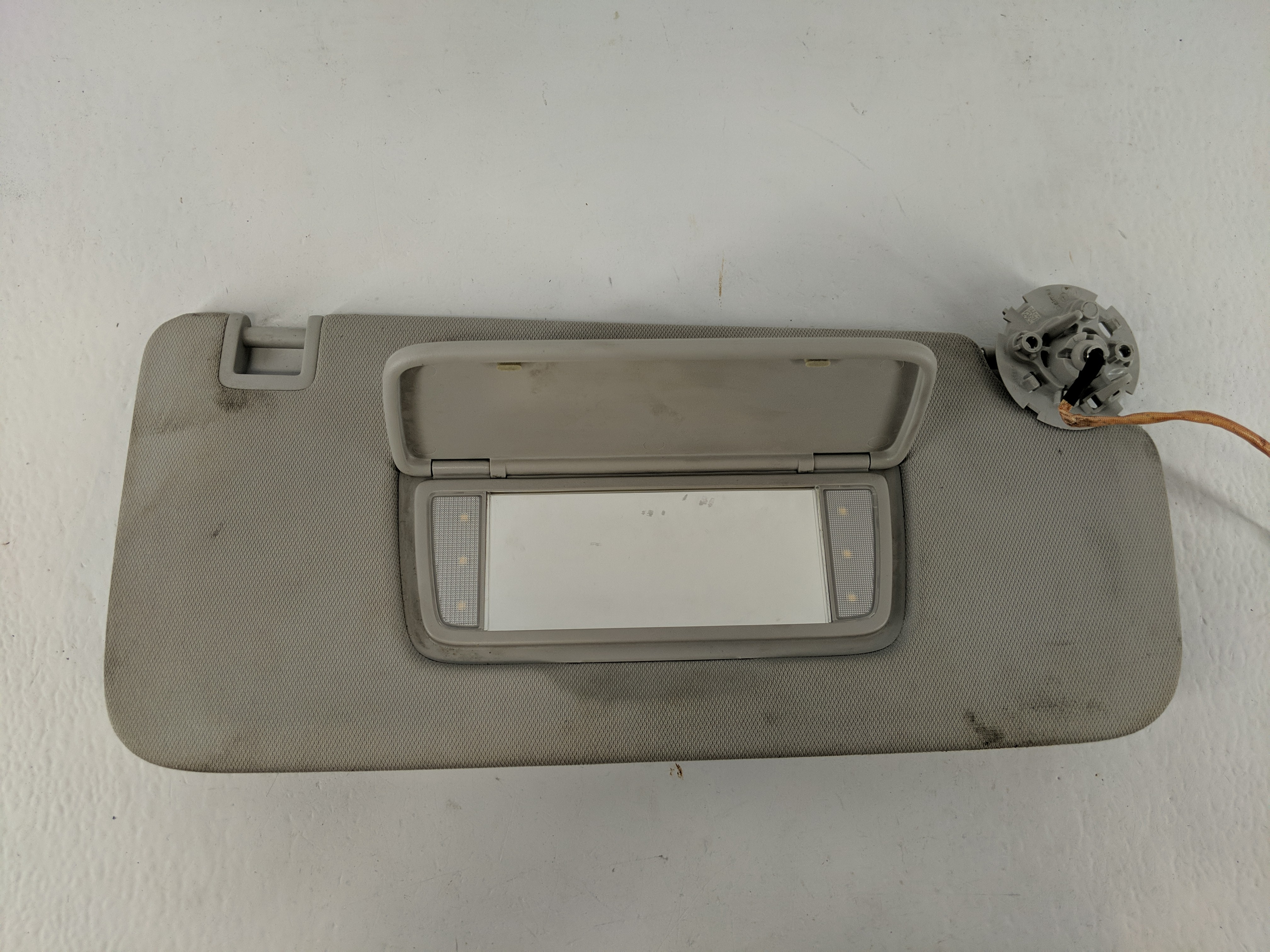 2018-2022 Chevrolet Traverse Passenger Sun Visor Mirror Right Sunvisor 1092914 - Oemusedautoparts1.com