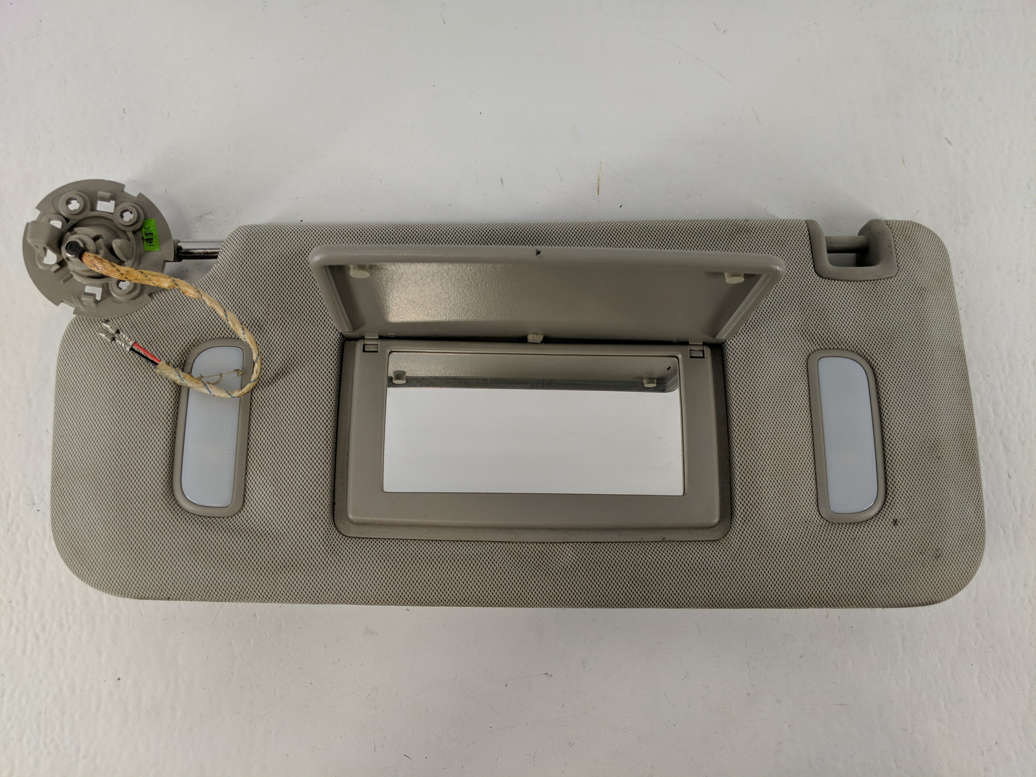 2010-2017 Chevrolet Equinox Driver Sun Visor Mirror Left Sunvisor Grey 1092915 - Oemusedautoparts1.com