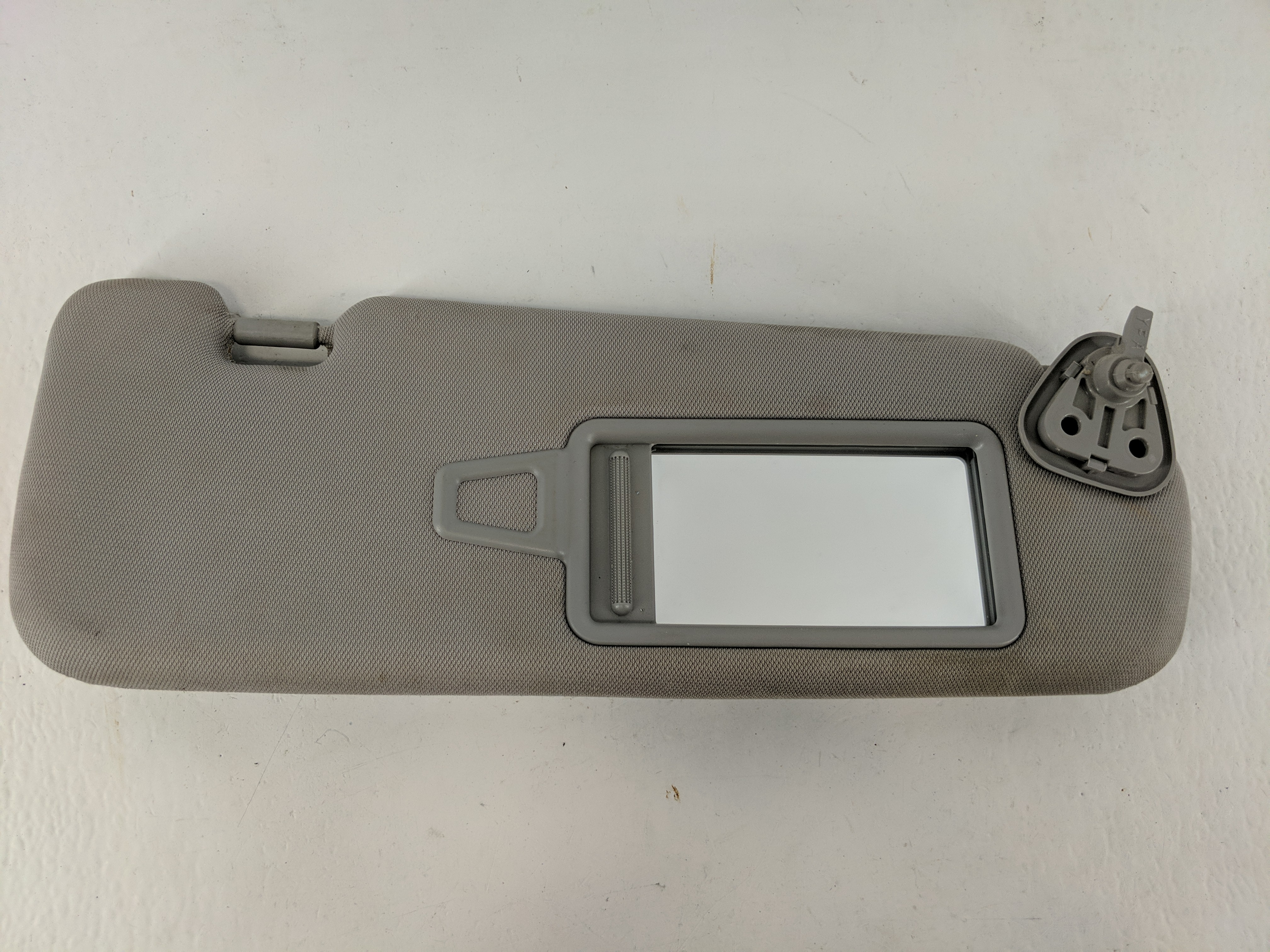 2015-2016 Hyundai Genesis Passenger Sun Visor Mirror Right Sunvisor Grey 1092917 - Oemusedautoparts1.com