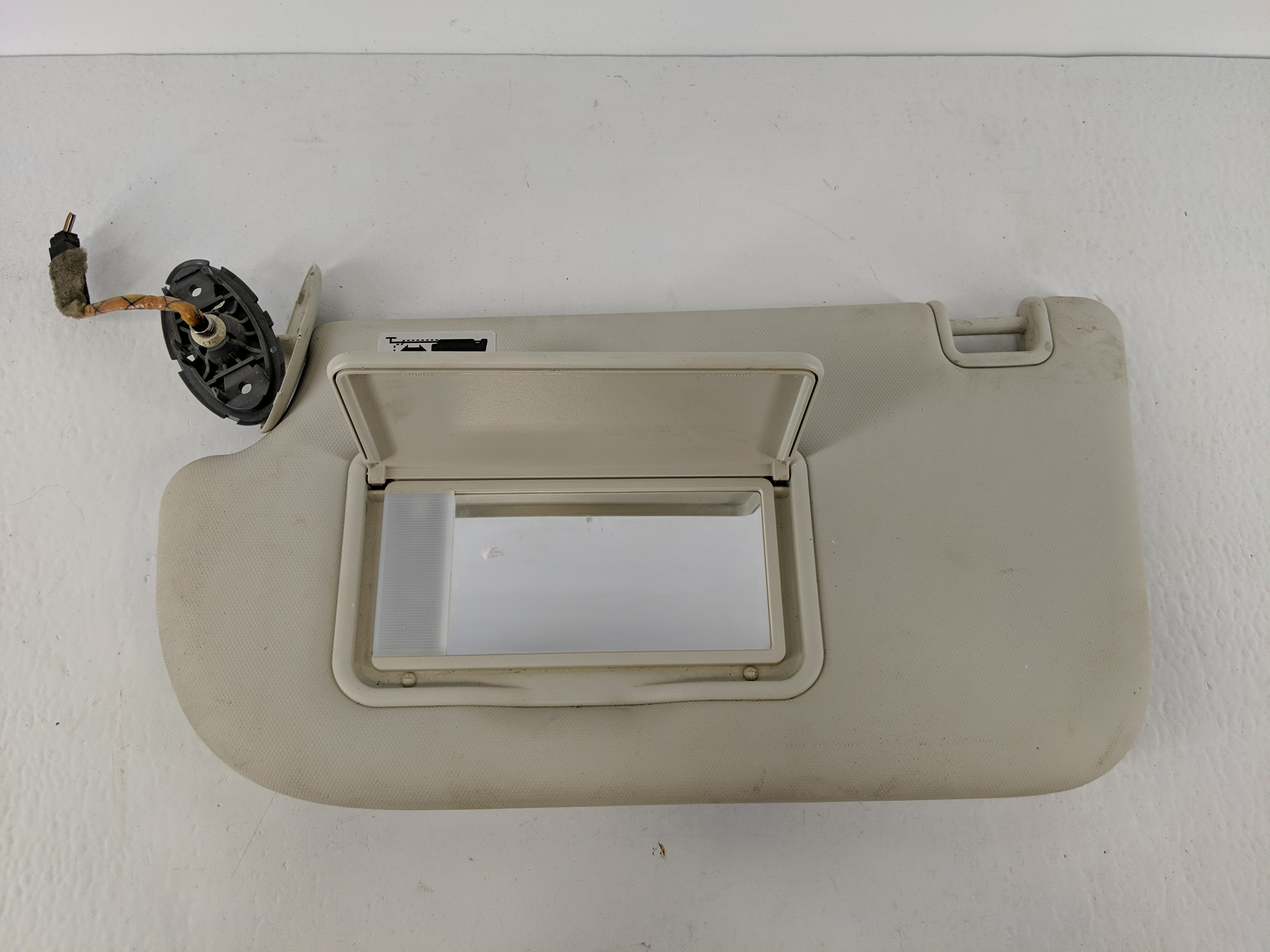 2013-2019 Ford Escape Driver Sun Visor Mirror Left Sunvisor Light Gray 1092919 - Oemusedautoparts1.com