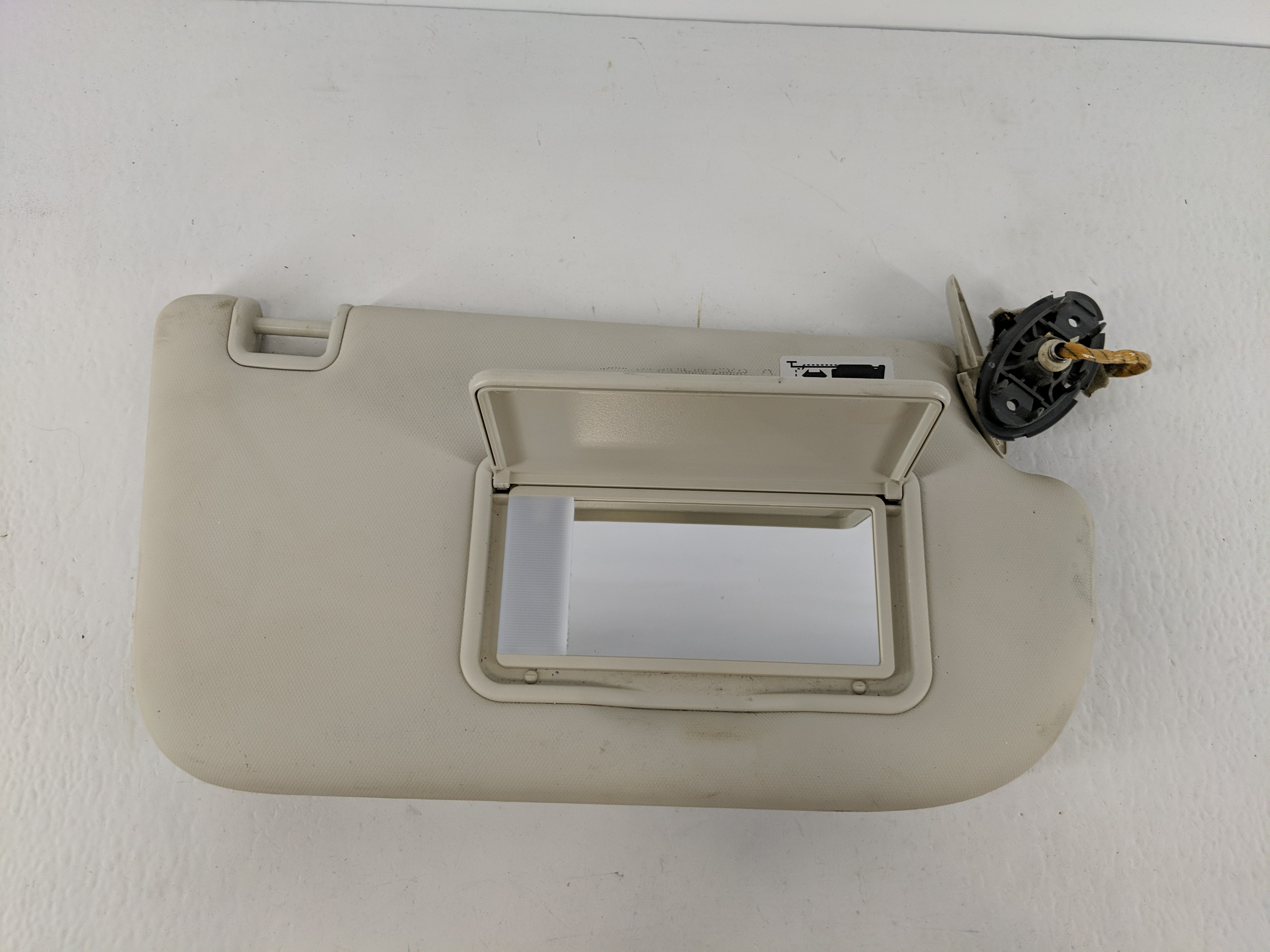 2013-2019 Ford Escape Passenger Sun Visor Mirror Right Sunvisor 1092920 - Oemusedautoparts1.com