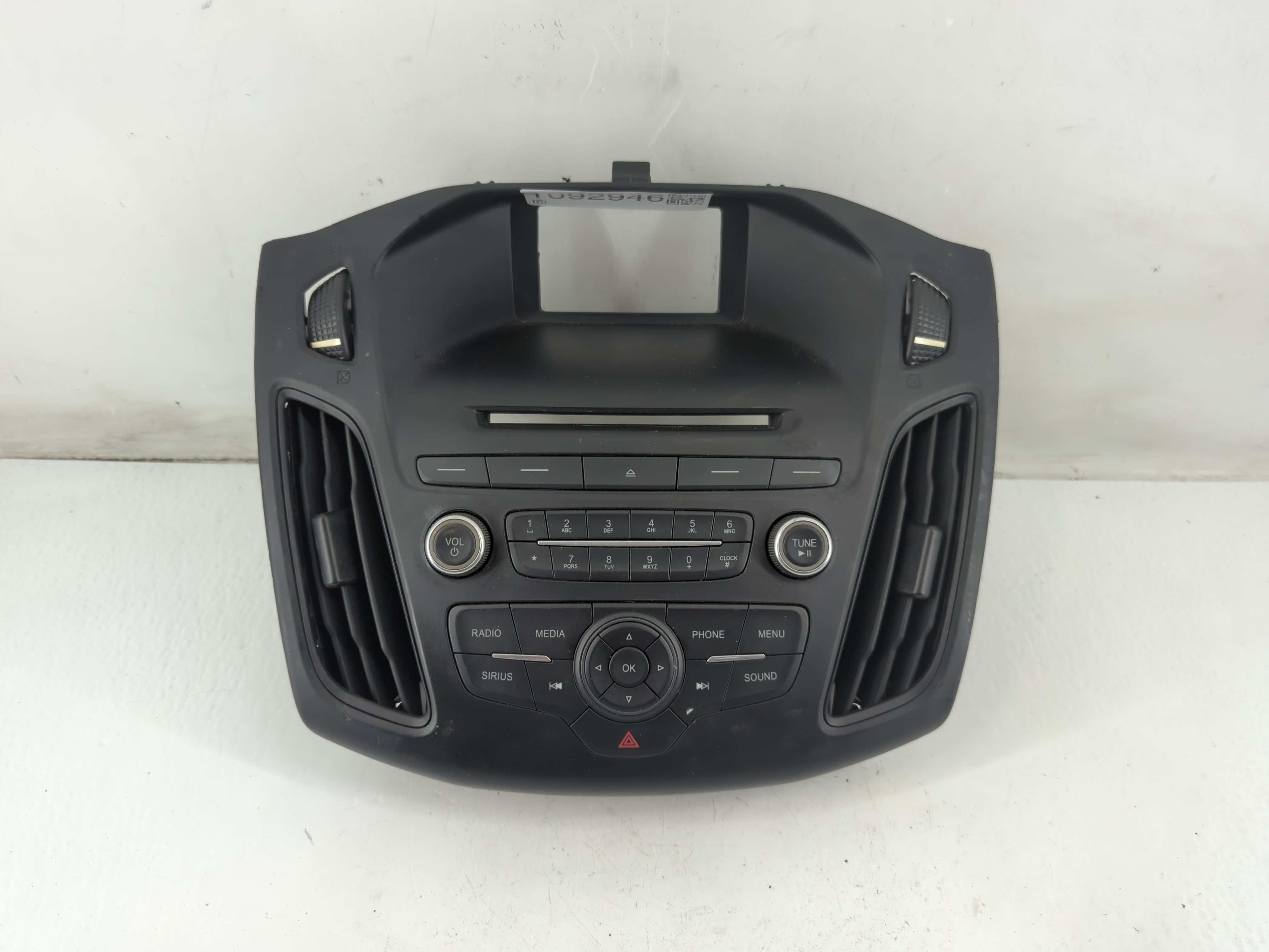 2015-2018 Ford Focus Am Fm Cd Player Radio Receiver 1092946 - Oemusedautoparts1.com