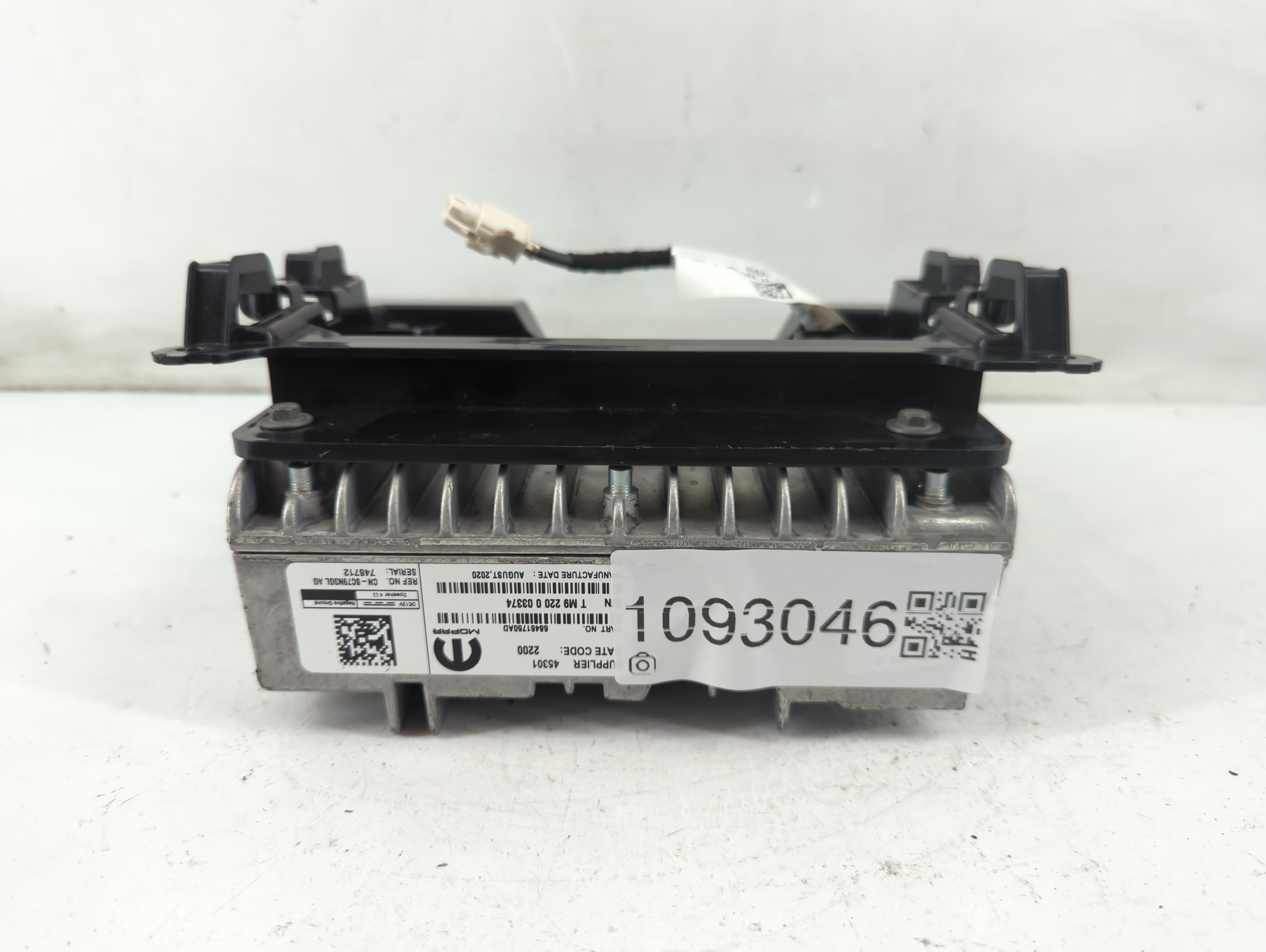 2020 Jeep Grand Cherokee Am Fm Cd Player Radio Receiver 1093046 - Oemusedautoparts1.com