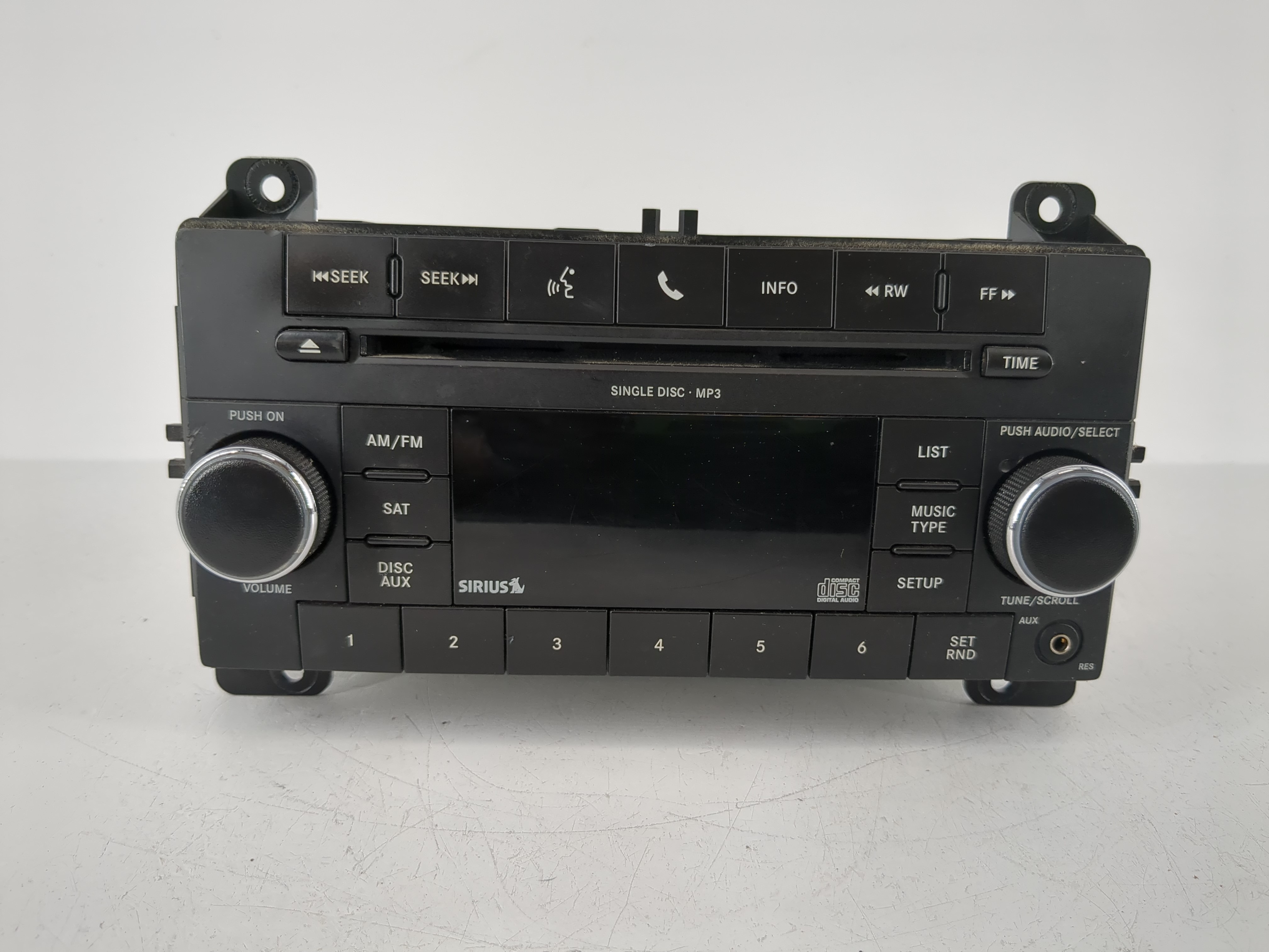2011-2011 Jeep Grand Cherokee Am Fm Cd Player Radio Receiver 1093079 - Oemusedautoparts1.com