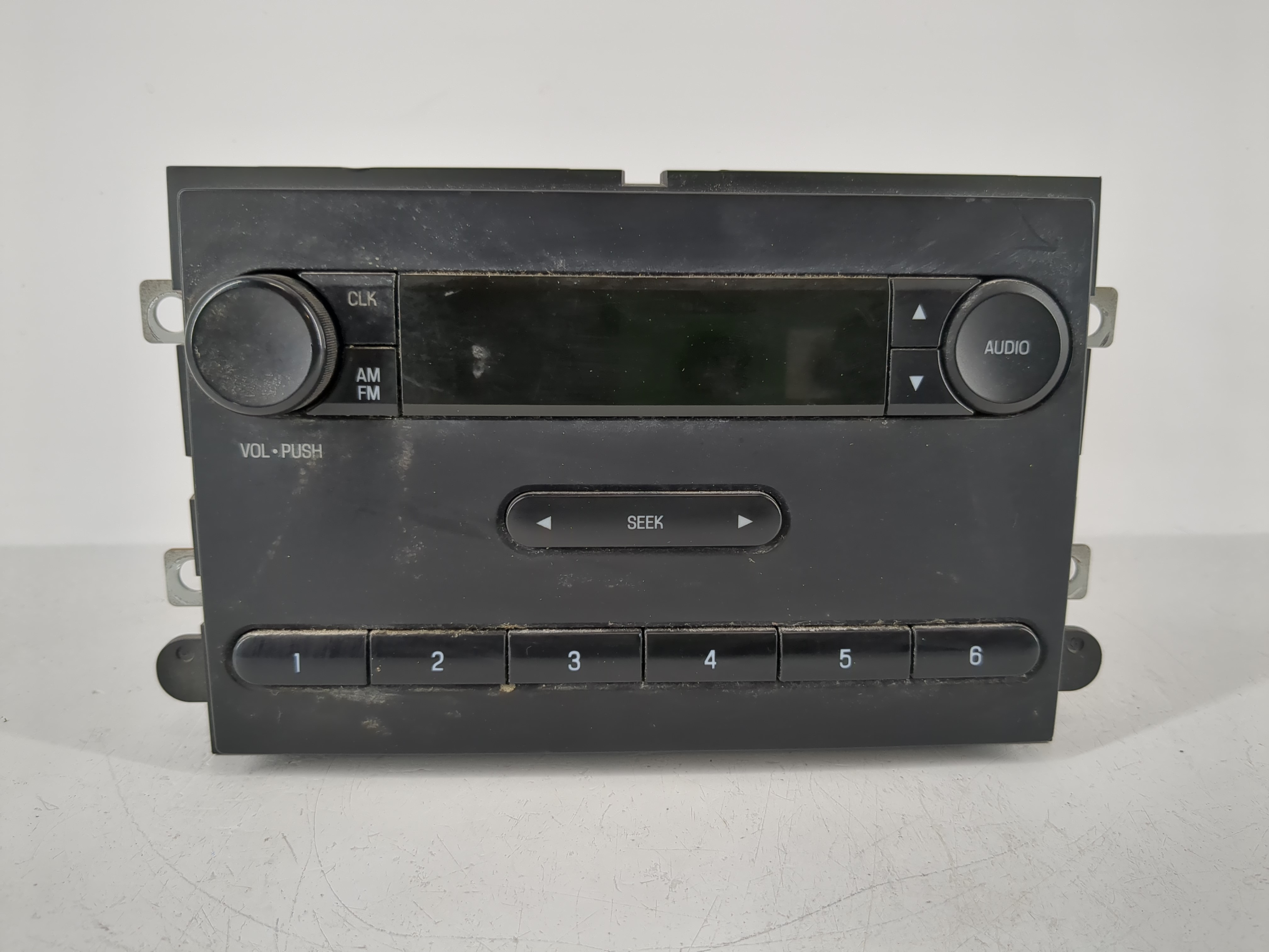 2013-2014 Ford E-250 Am Fm Cd Player Radio Receiver 1093082 - Oemusedautoparts1.com