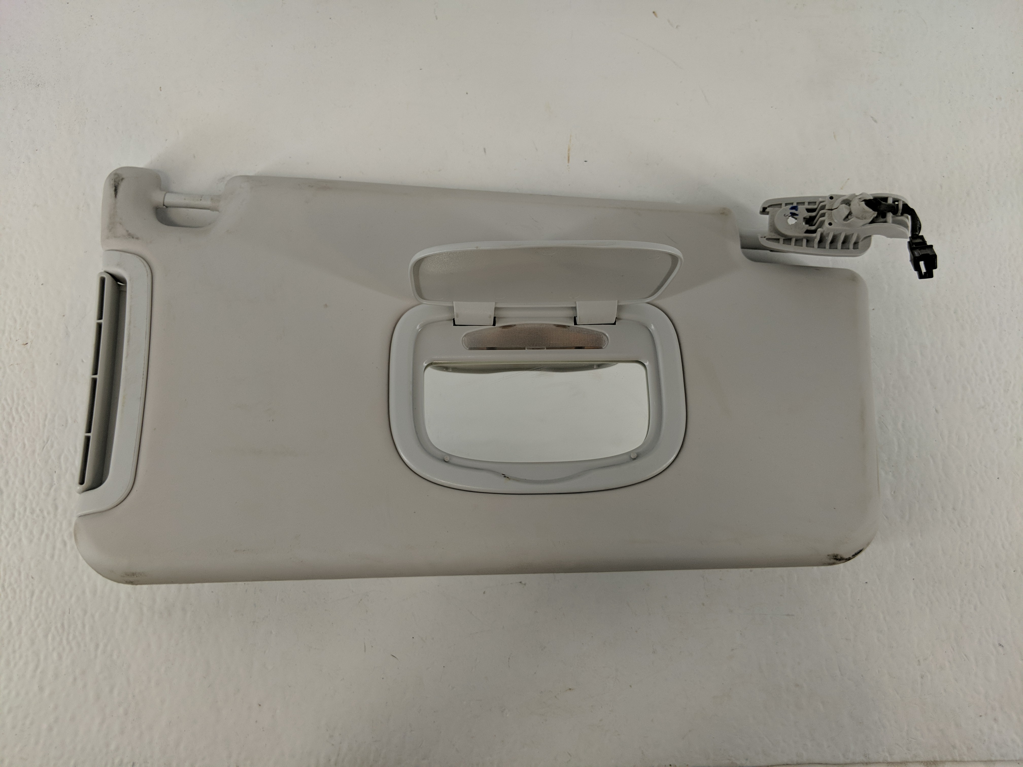 2015-2022 Jeep Renegade Driver Sun Visor Mirror Left Sunvisor Light Gray 1093155 - Oemusedautoparts1.com