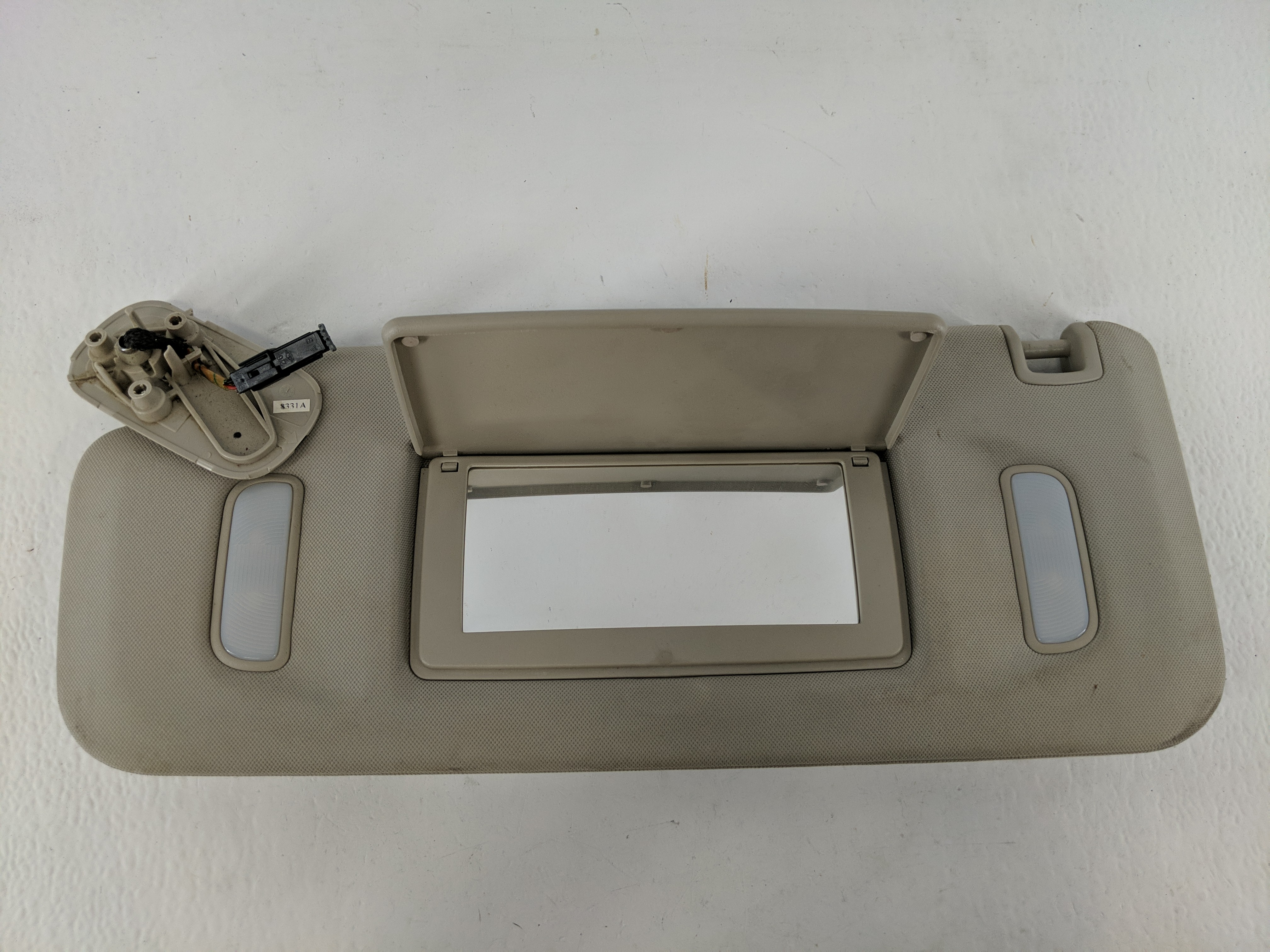 Chevrolet Avalanche 1500 Driver Sun Visor Mirror Left Sunvisor Grey 1093158 - Oemusedautoparts1.com
