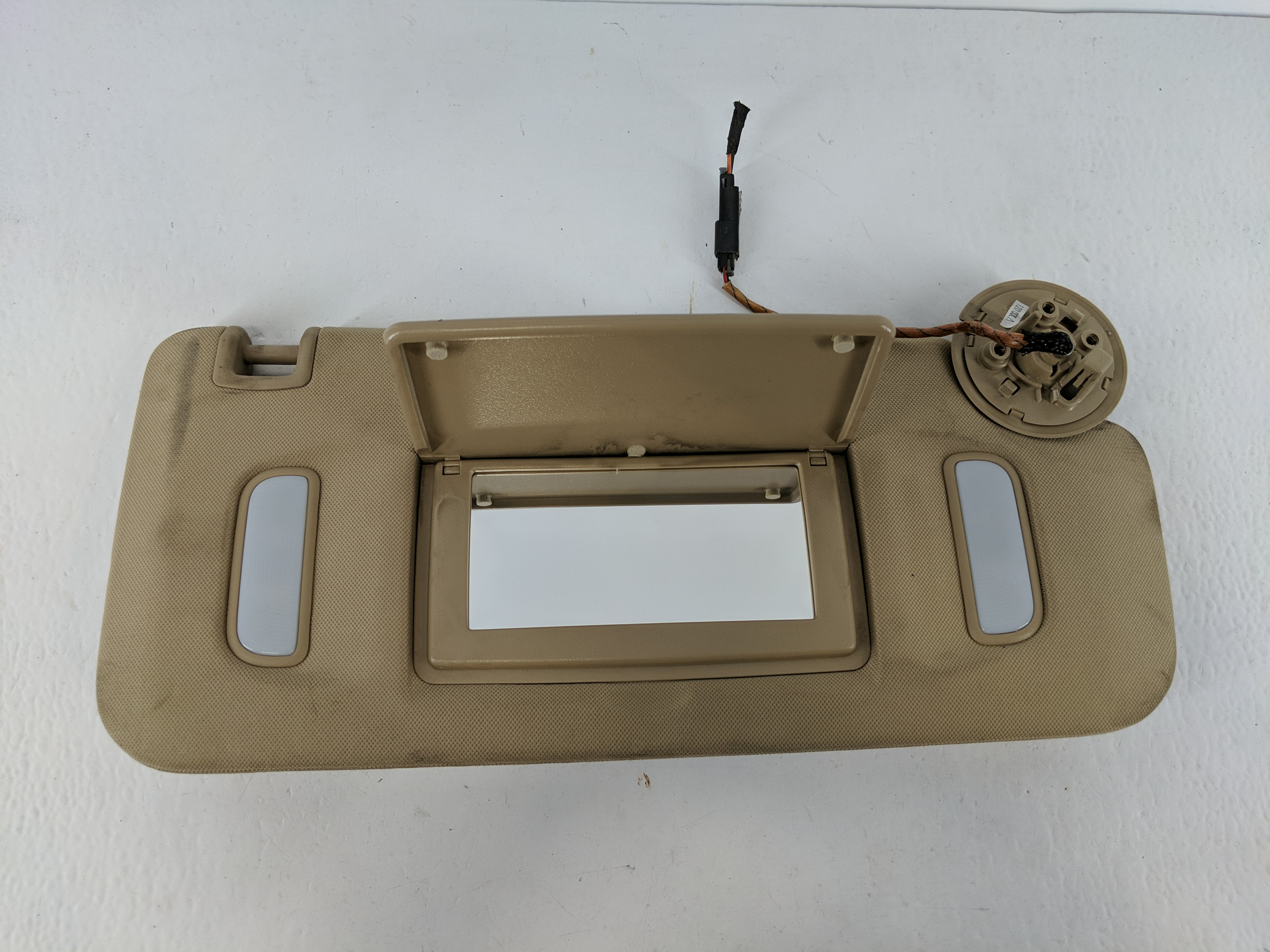2008-2017 Buick Enclave Passenger Sun Visor Mirror Right Sunvisor Tan 1093161 - Oemusedautoparts1.com