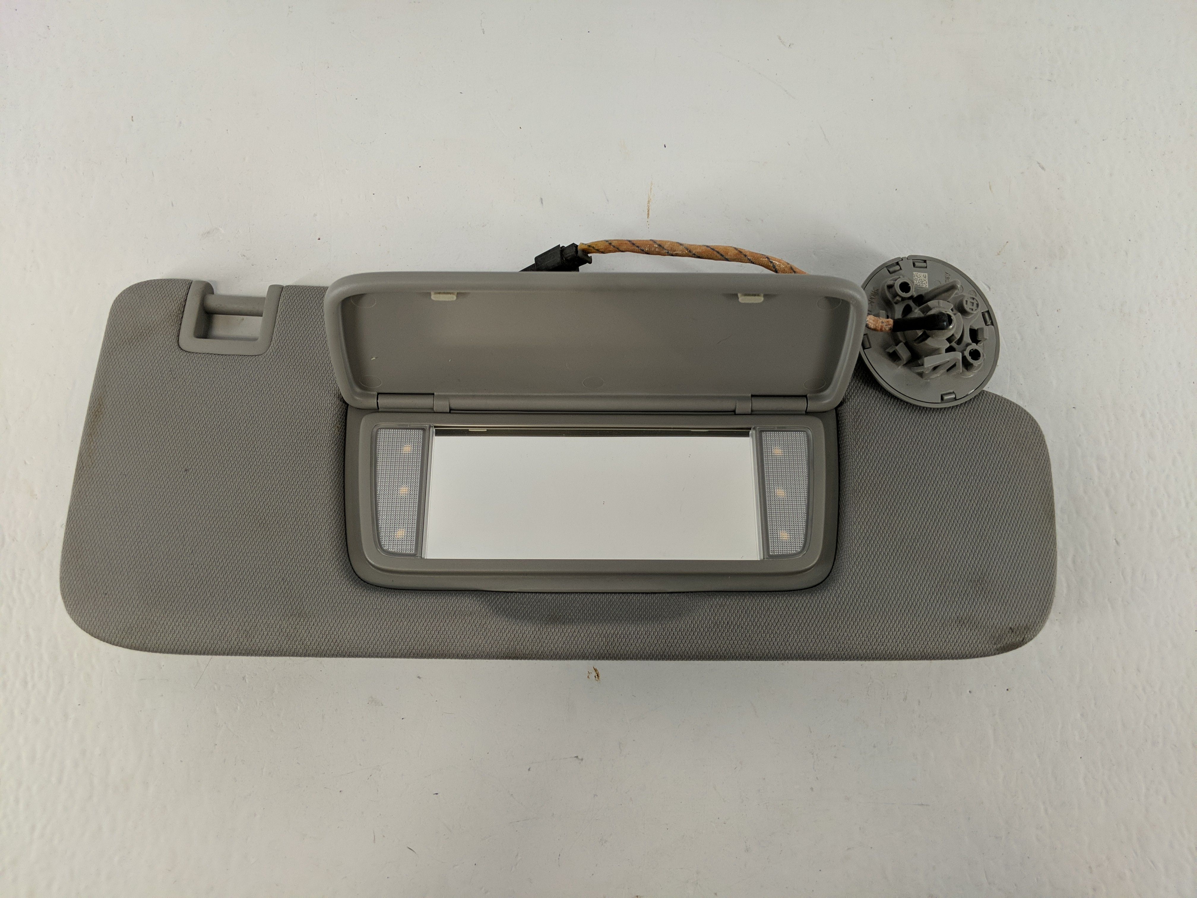 2018-2019 Chevrolet Equinox Passenger Sun Visor Mirror Right Sunvisor 1093162 - Oemusedautoparts1.com
