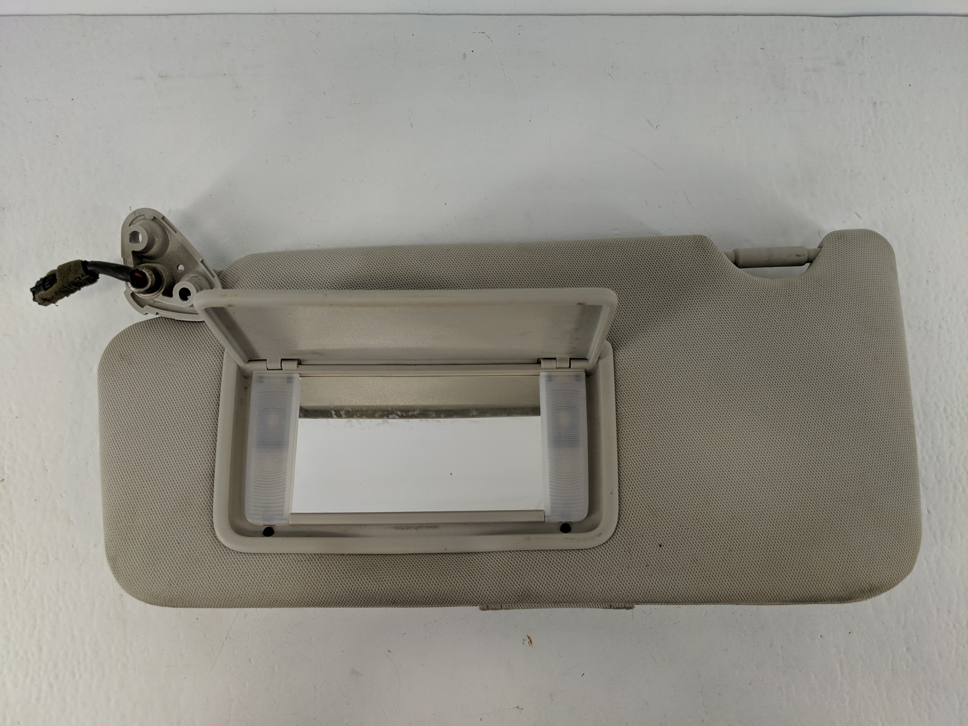 2010-2014 Subaru Legacy Driver Sun Visor Mirror Left Sunvisor Grey 1093180 - Oemusedautoparts1.com