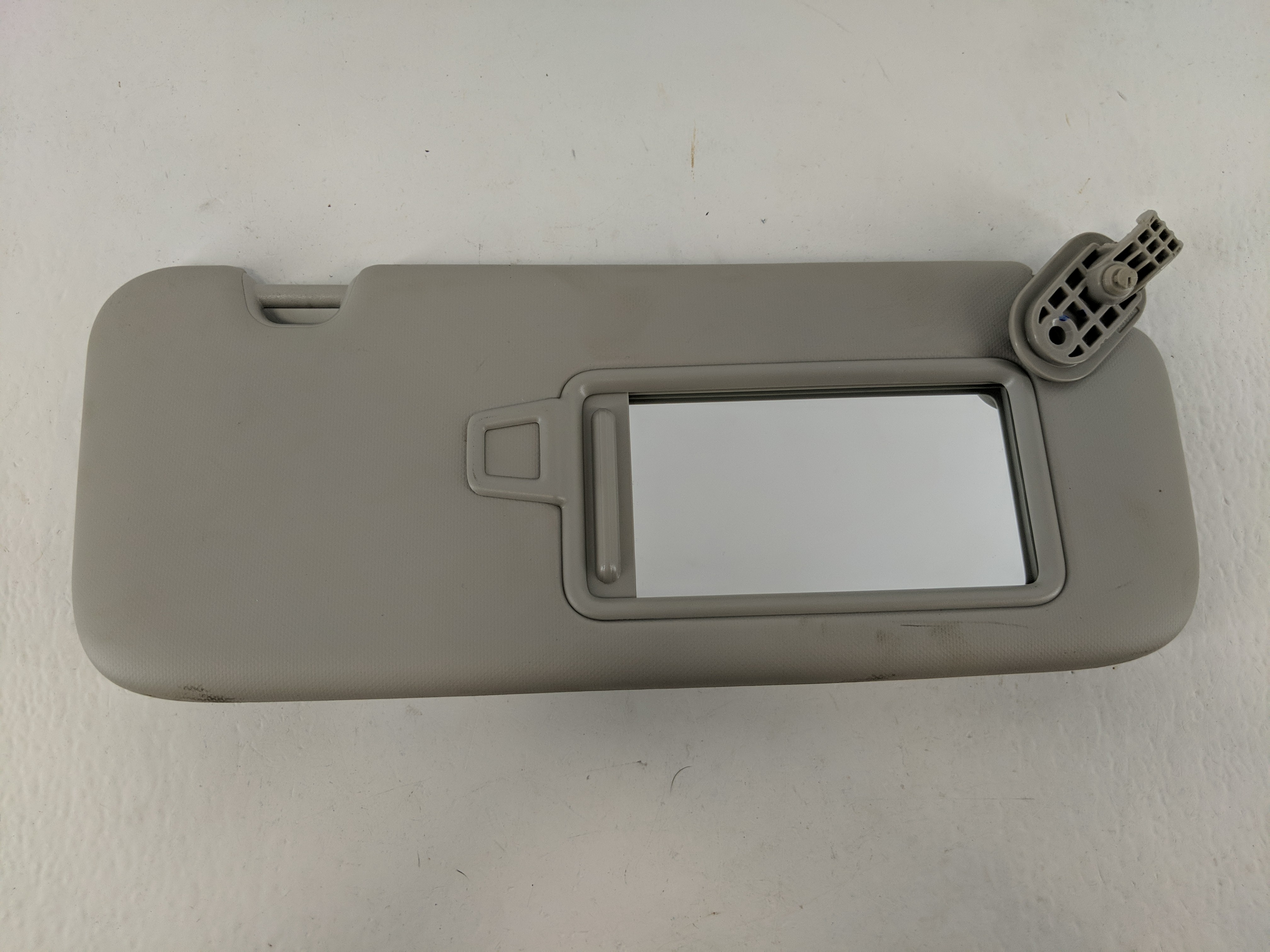 2022-2022 Kia Forte Passenger Sun Visor Mirror Right Sunvisor Grey 1093209 - Oemusedautoparts1.com