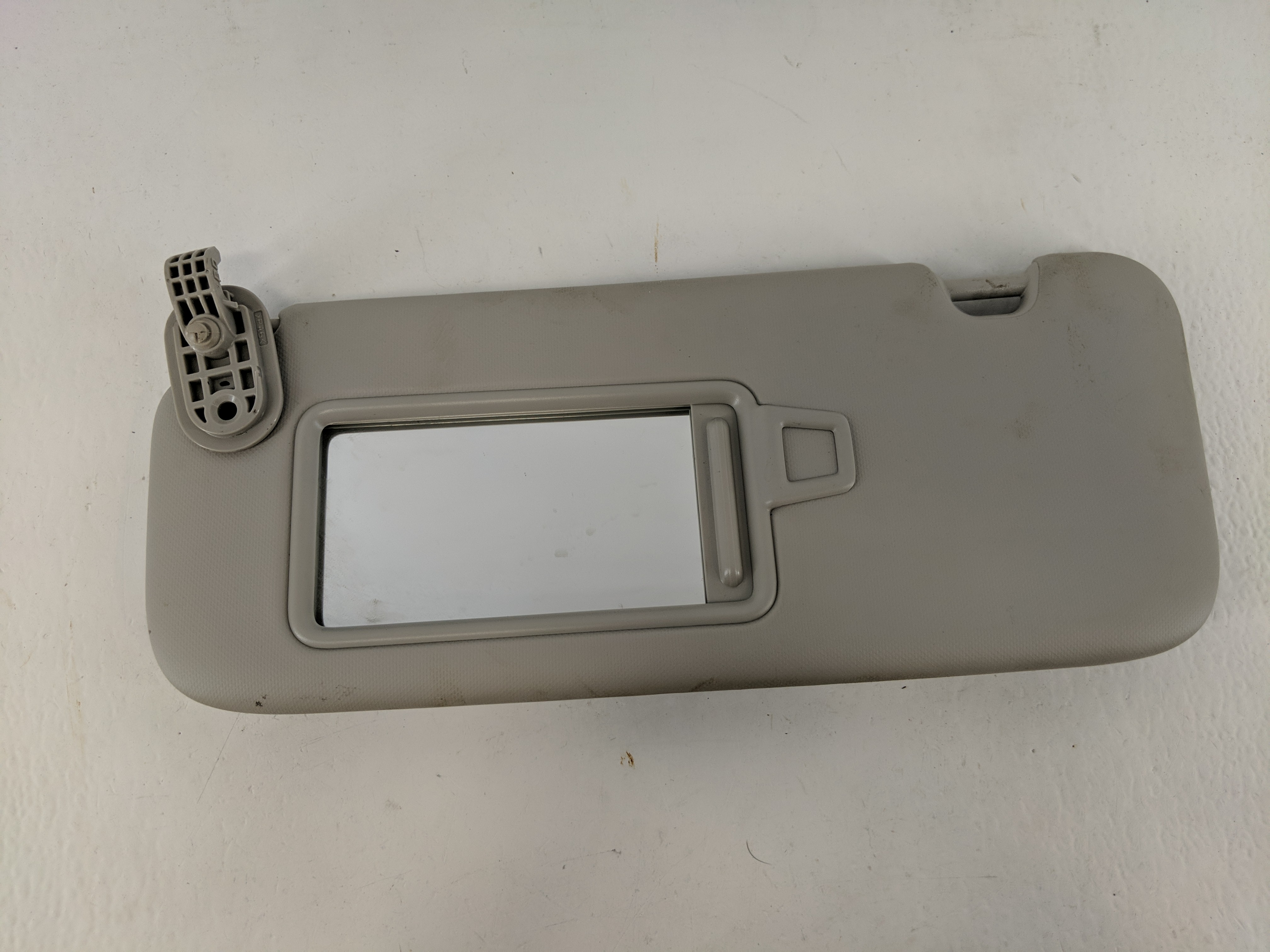 2022-2022 Kia Forte Driver Sun Visor Mirror Left Sunvisor Grey 1093212 - Oemusedautoparts1.com