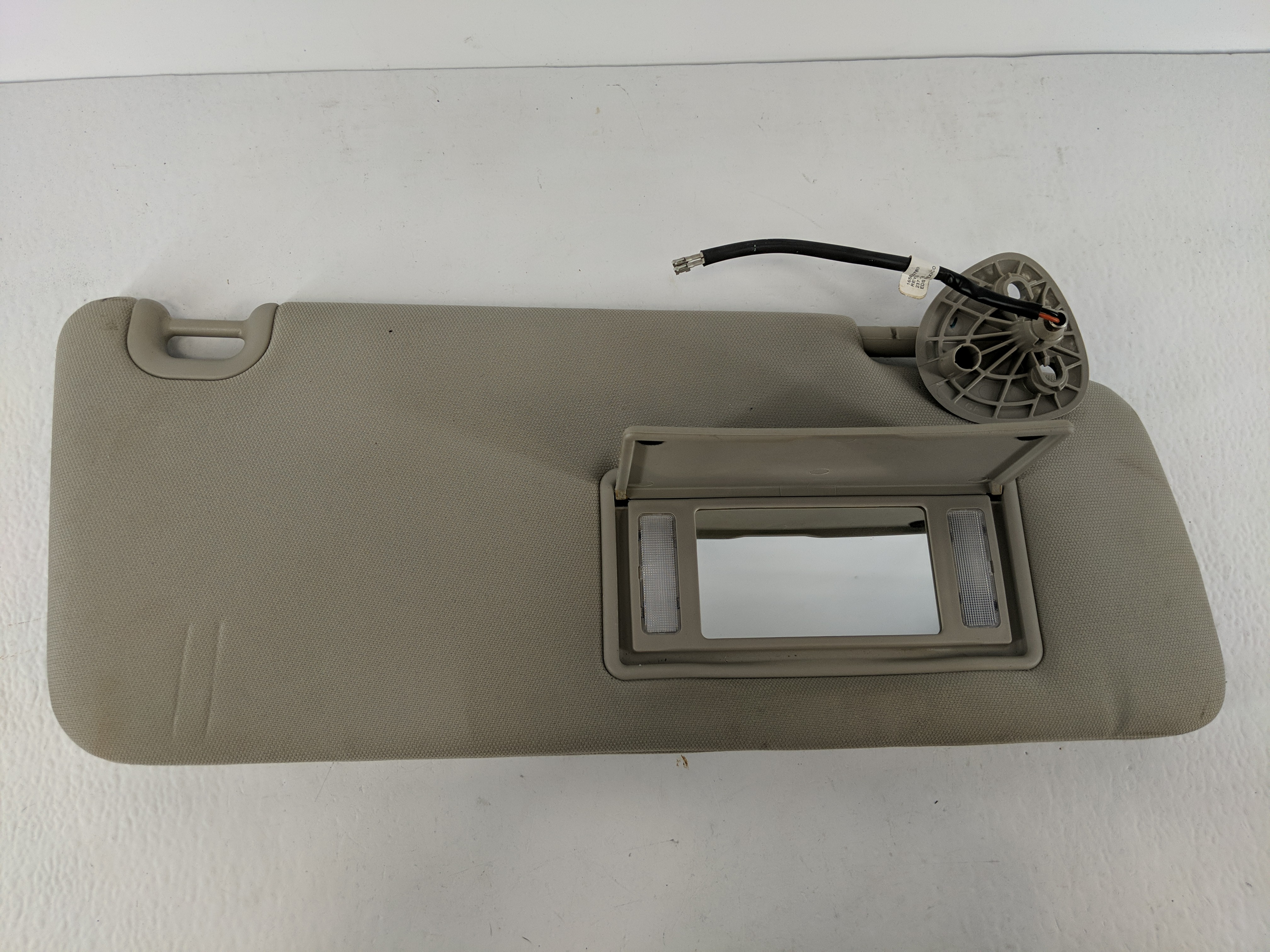 Dodge Ram 1500 Passenger Sun Visor Mirror Right Sunvisor Grey 1093216 - Oemusedautoparts1.com