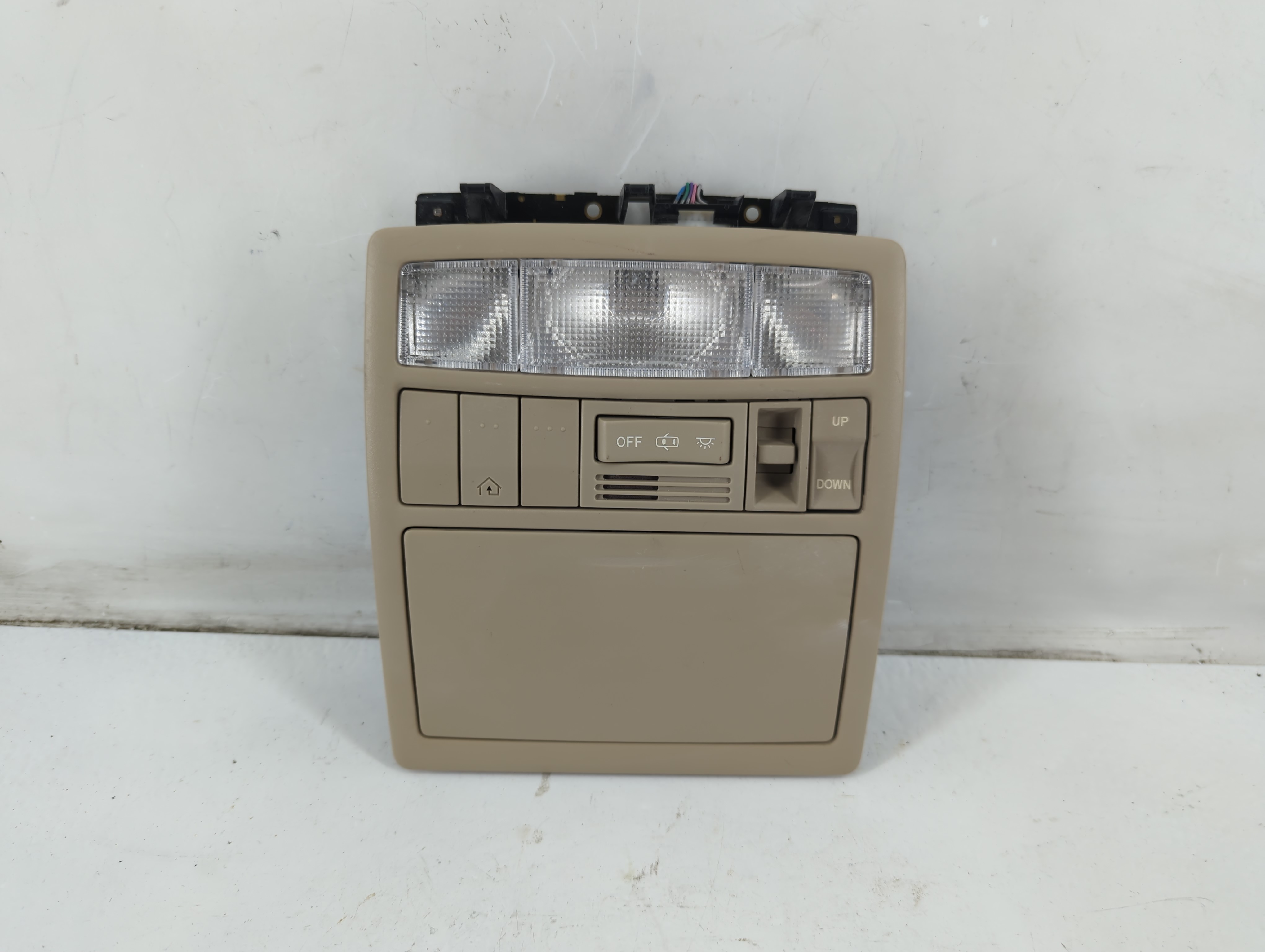 2015 Toyota Venza Overhead Roof Console 1093220 - Oemusedautoparts1.com