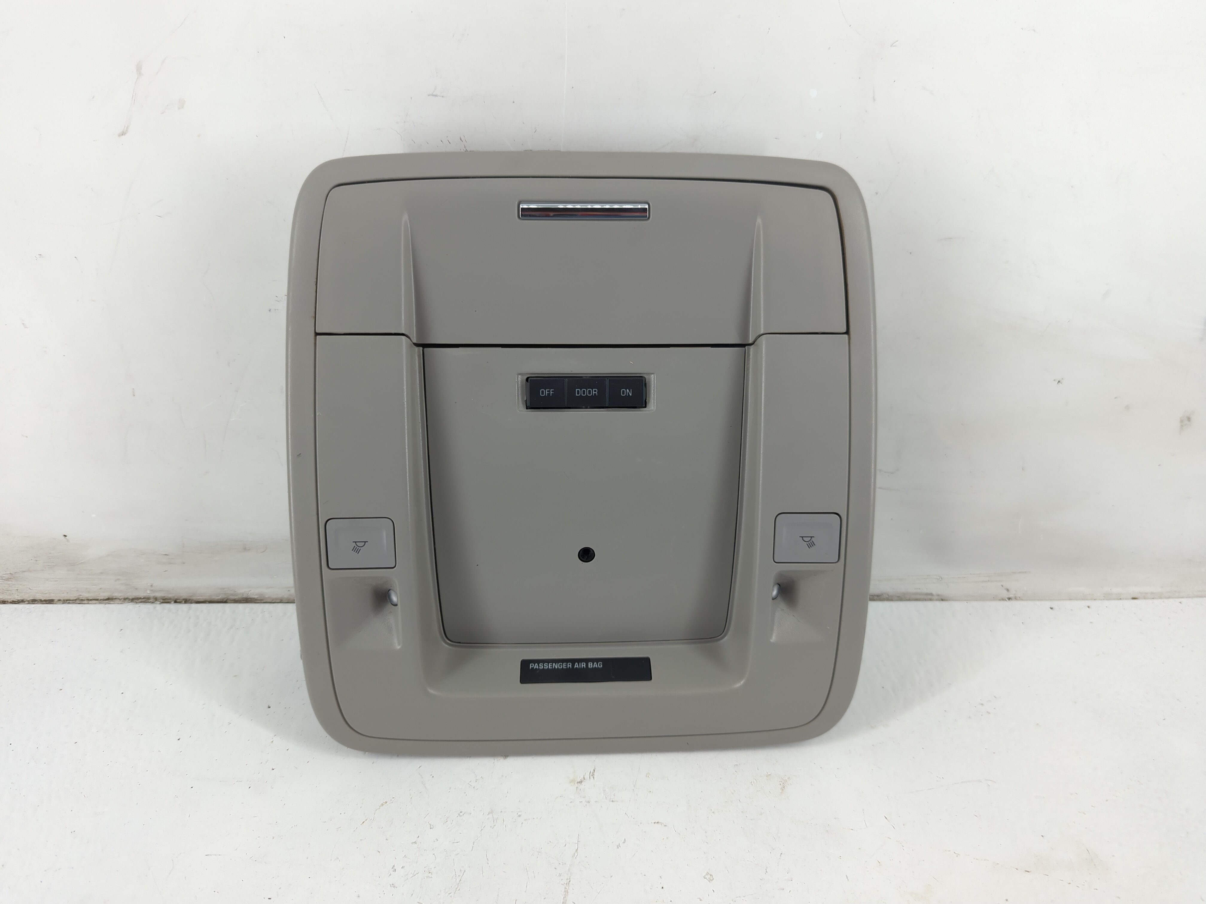 2017 Chevrolet Silverado 1500 Overhead Roof Console 1093222 - Oemusedautoparts1.com