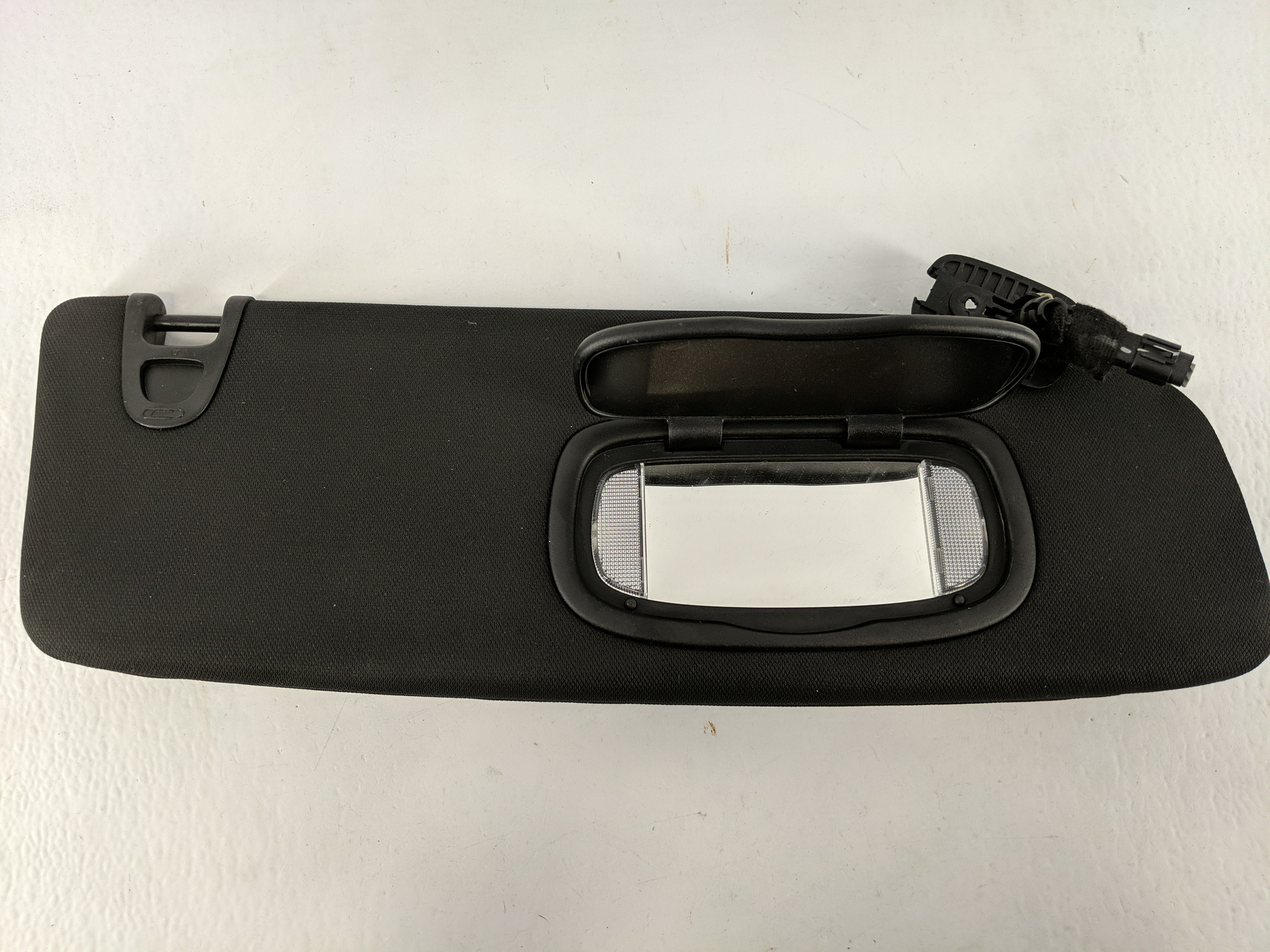 2017-2020 Chrysler Pacifica Passenger Sun Visor Mirror Right Sunvisor 1093247 - Oemusedautoparts1.com