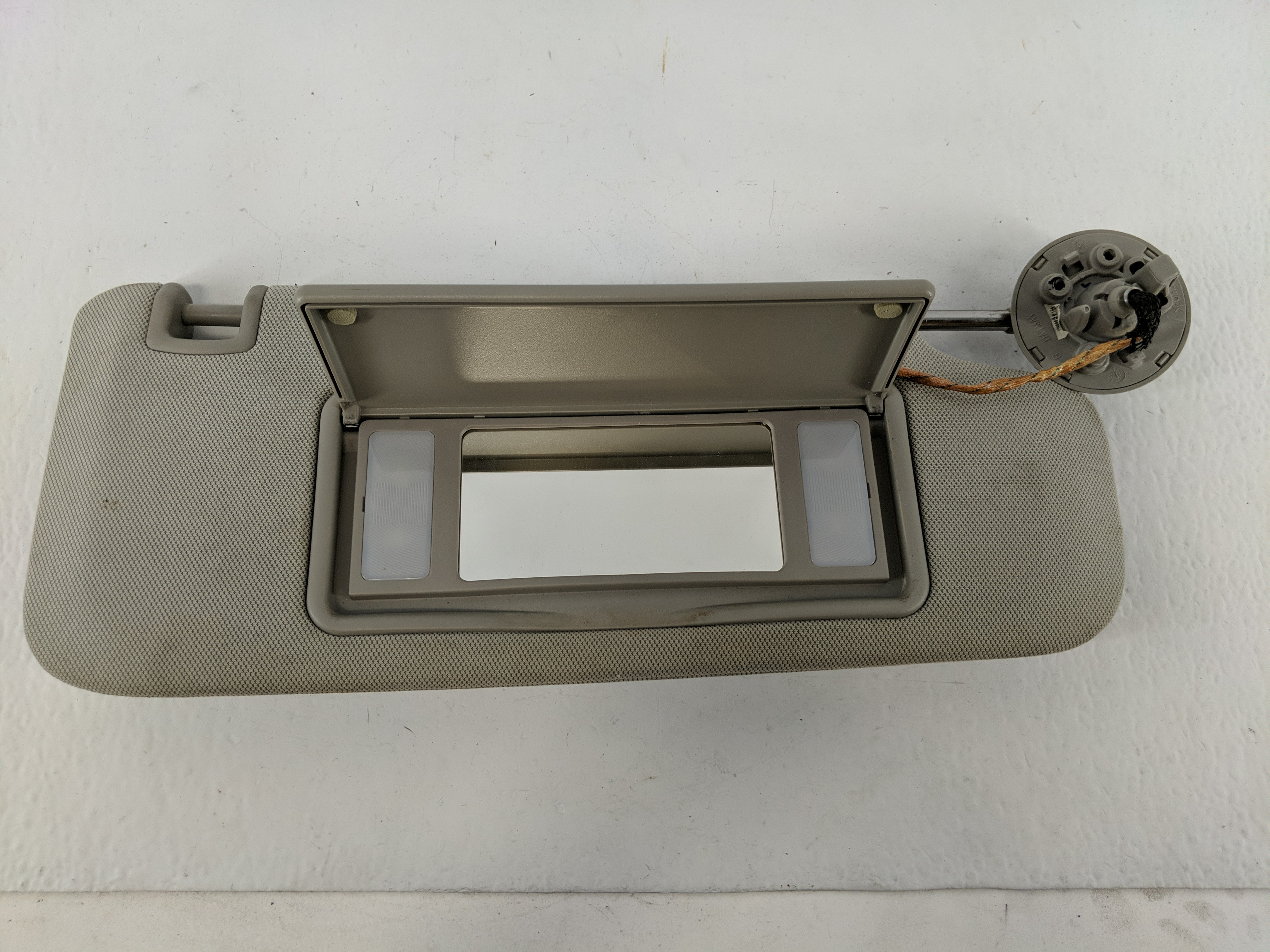 2013-2016 Chevrolet Malibu Passenger Sun Visor Mirror Right Sunvisor 1093248 - Oemusedautoparts1.com