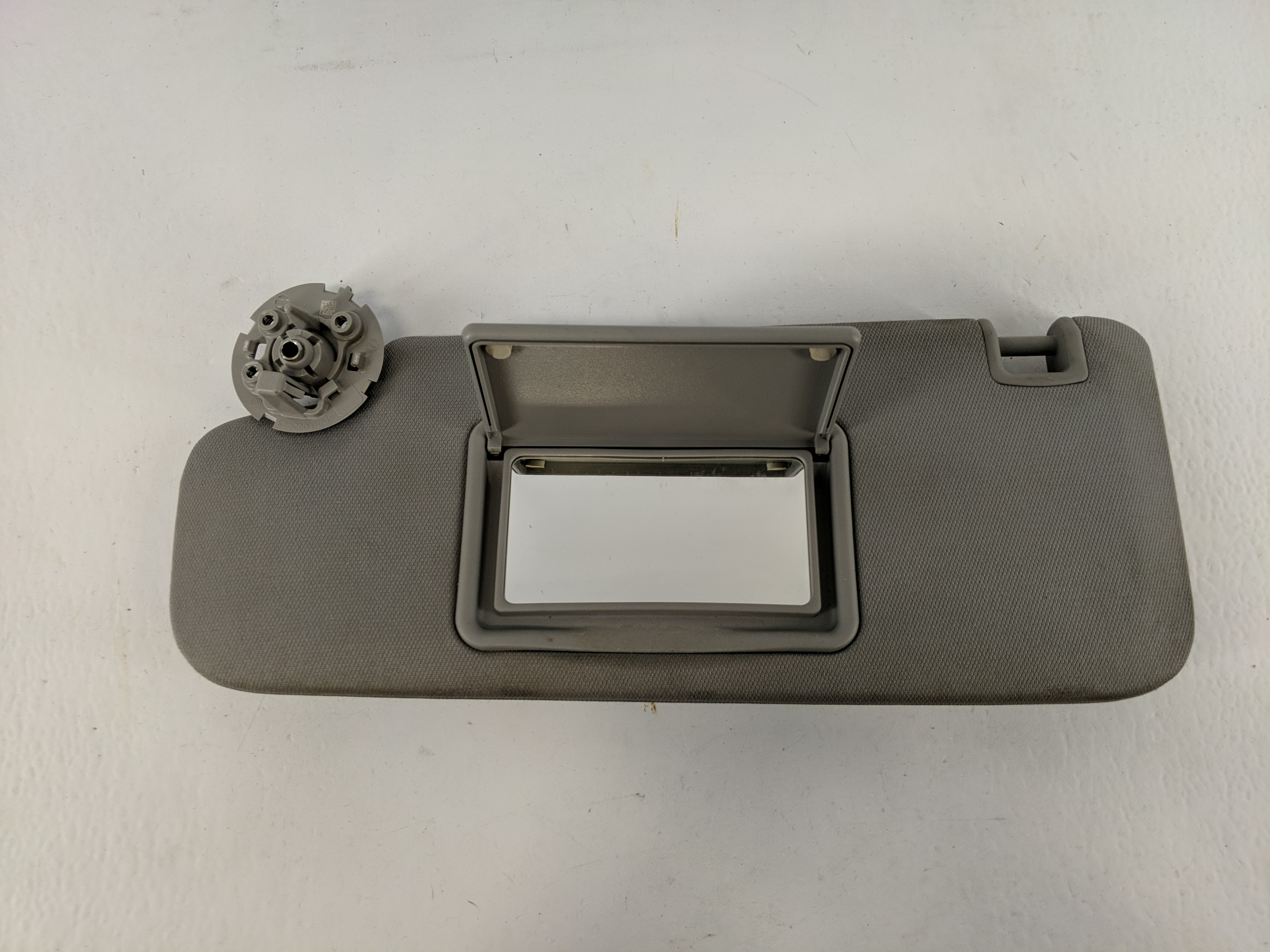2016-2021 Chevrolet Malibu Driver Sun Visor Mirror Left Sunvisor Grey 1093250 - Oemusedautoparts1.com