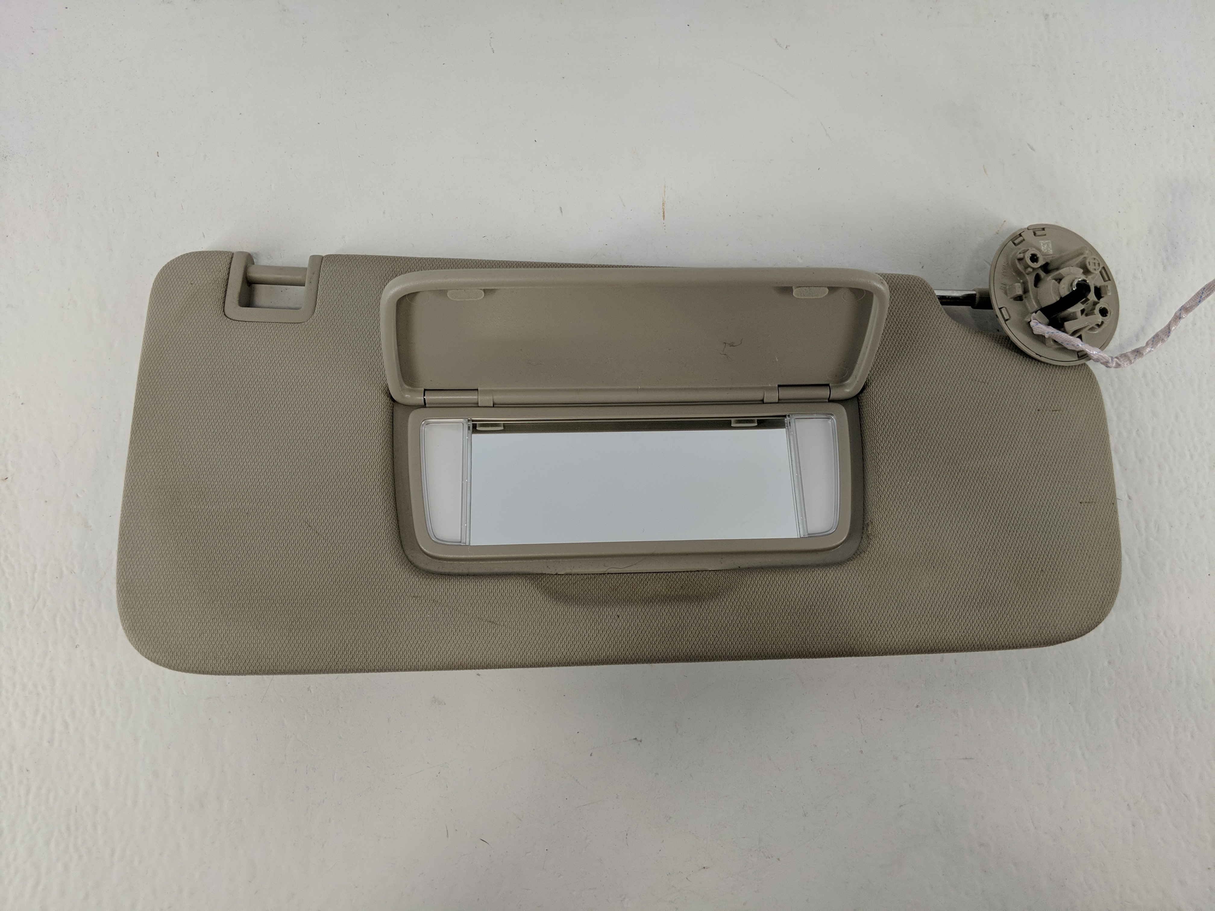 2020-2021 Buick Encore Gx Passenger Sun Visor Mirror Right Sunvisor Grey 1093253 - Oemusedautoparts1.com