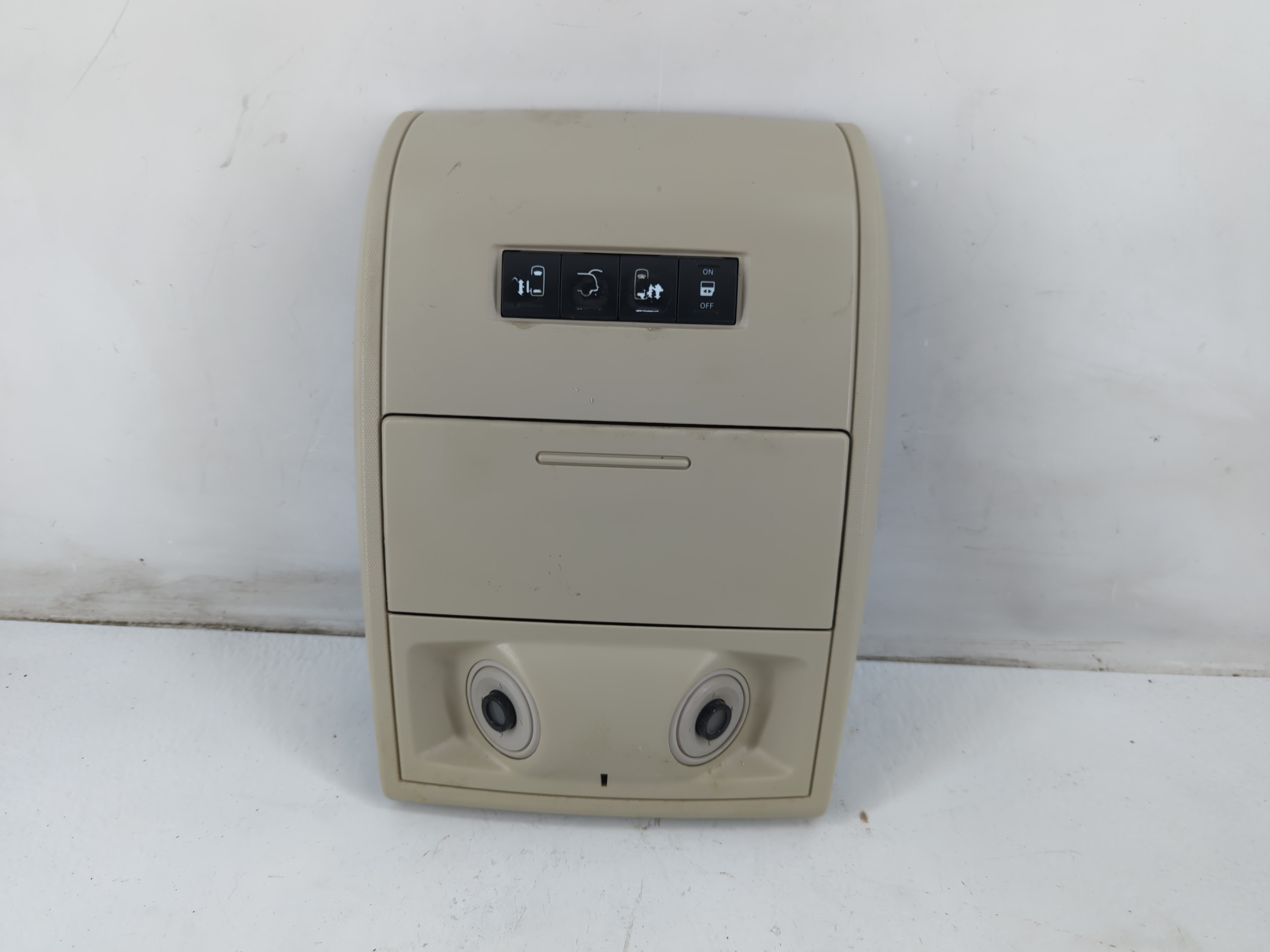 2013 Chrysler Town & Country Overhead Roof Console 1093278 - Oemusedautoparts1.com