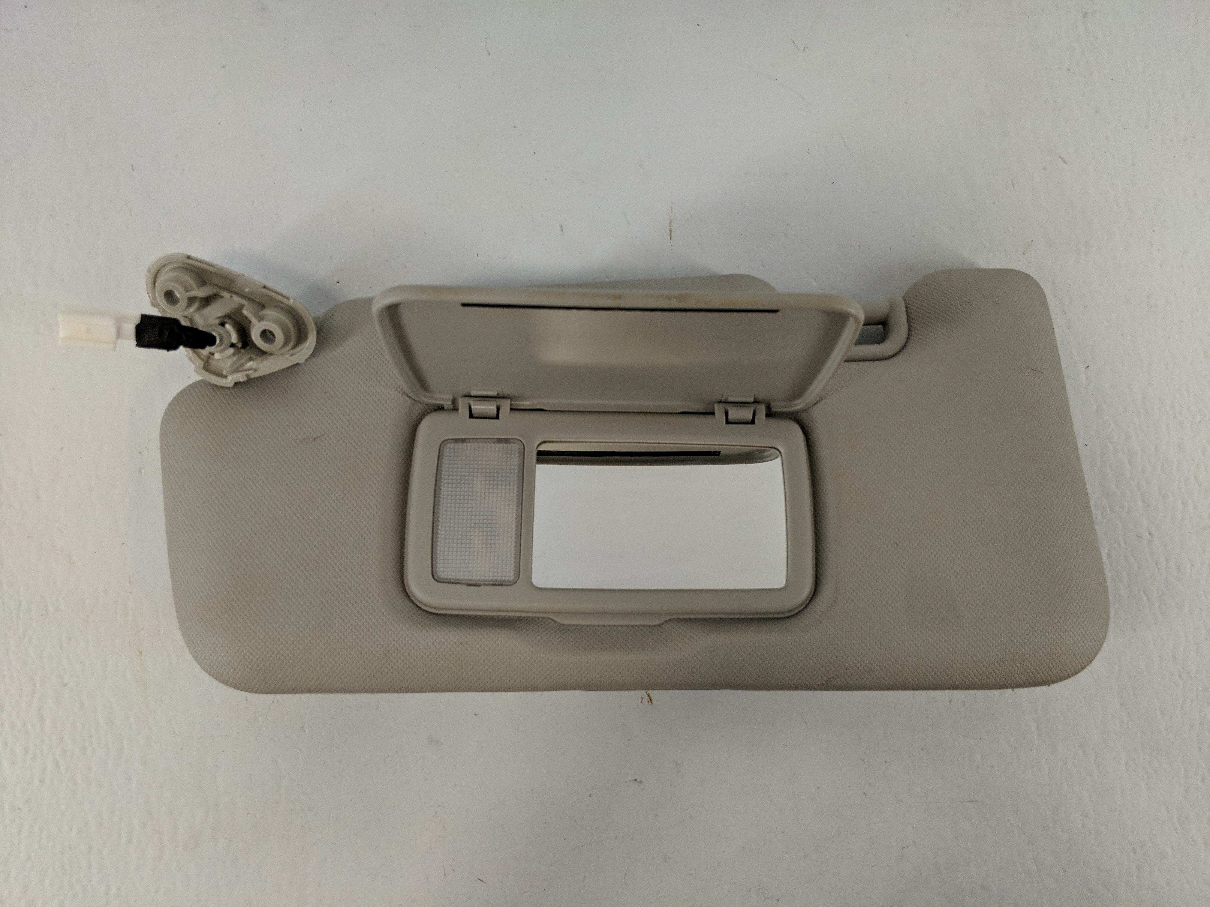 Subaru Xv Driver Sun Visor Mirror Left Sunvisor Light Gray 1093281 - Oemusedautoparts1.com