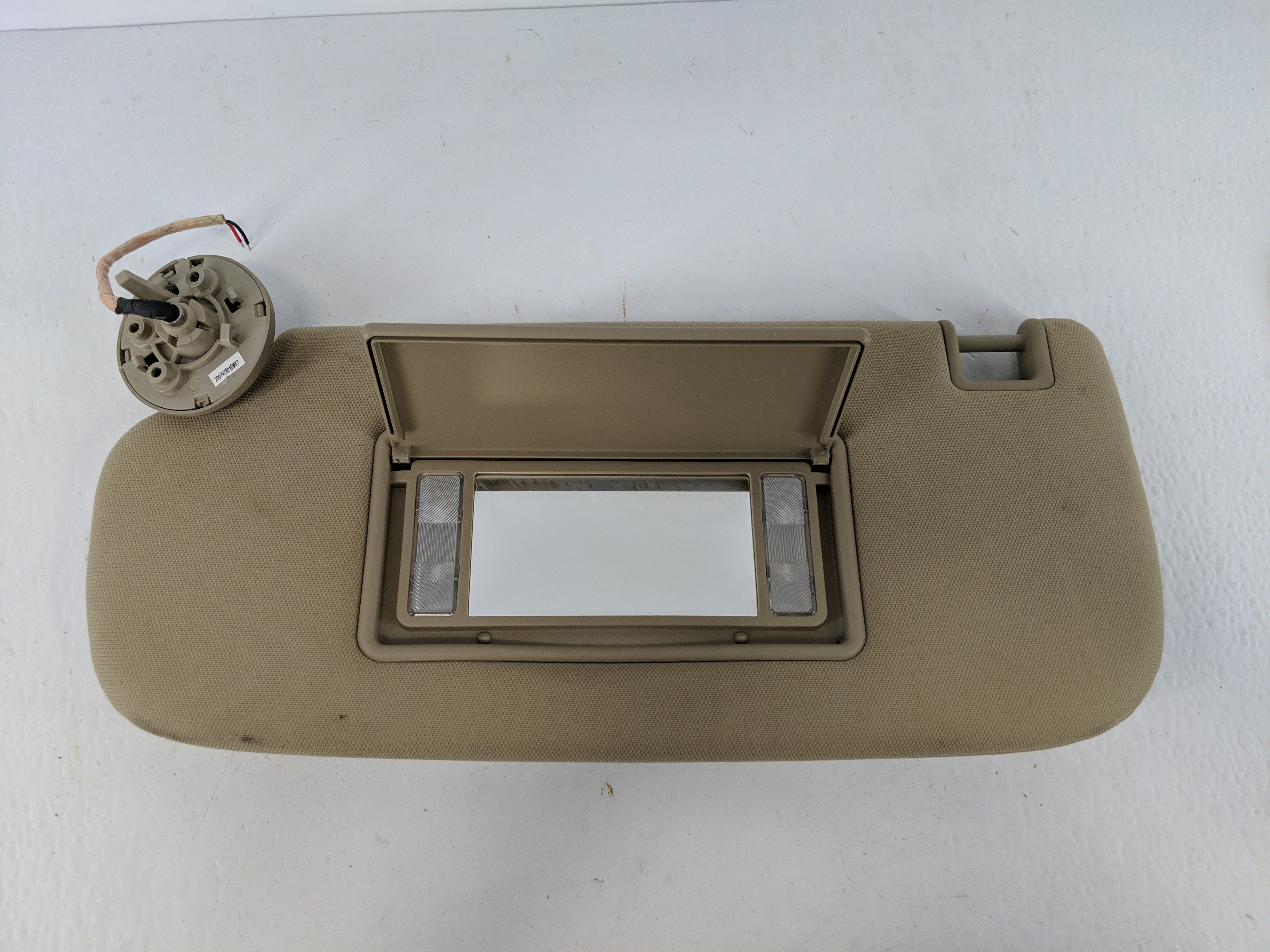 2014-2022 Jeep Grand Cherokee Driver Sun Visor Mirror Left Sunvisor 1093286 - Oemusedautoparts1.com