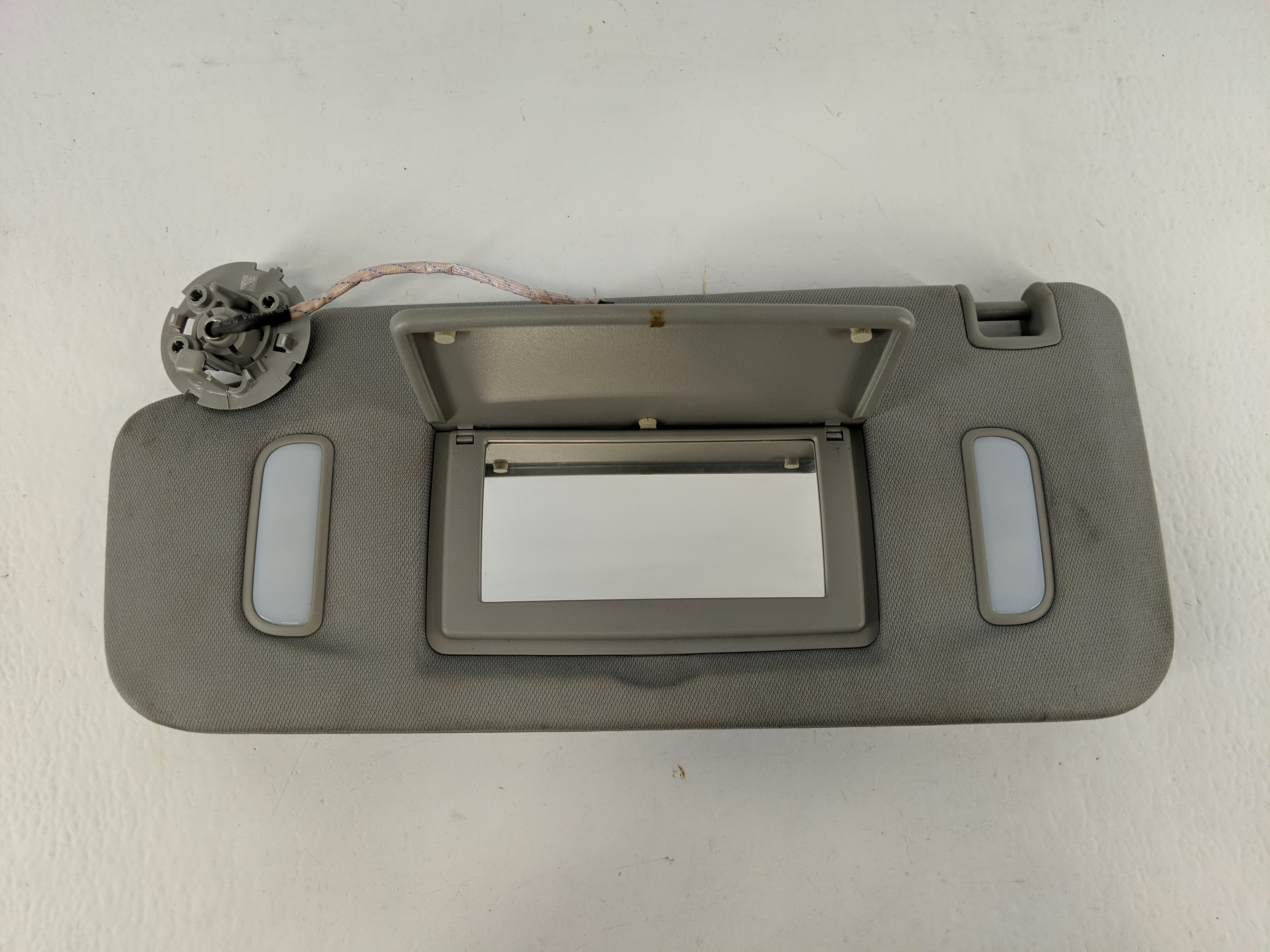 2020-2022 Gmc Acadia Driver Sun Visor Mirror Left Sunvisor Grey 1093289 - Oemusedautoparts1.com